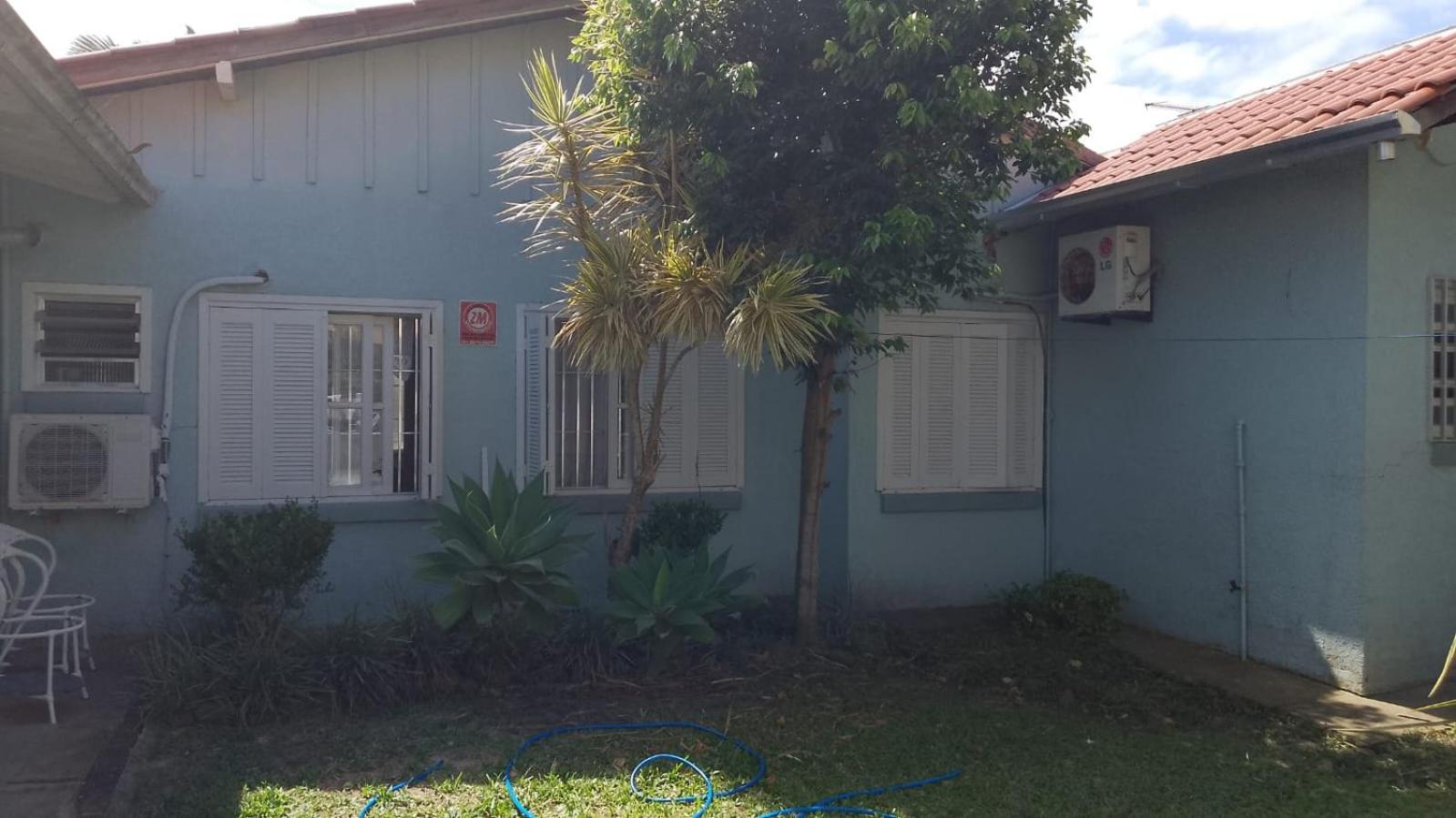 Linda casa grande em Capão Novo