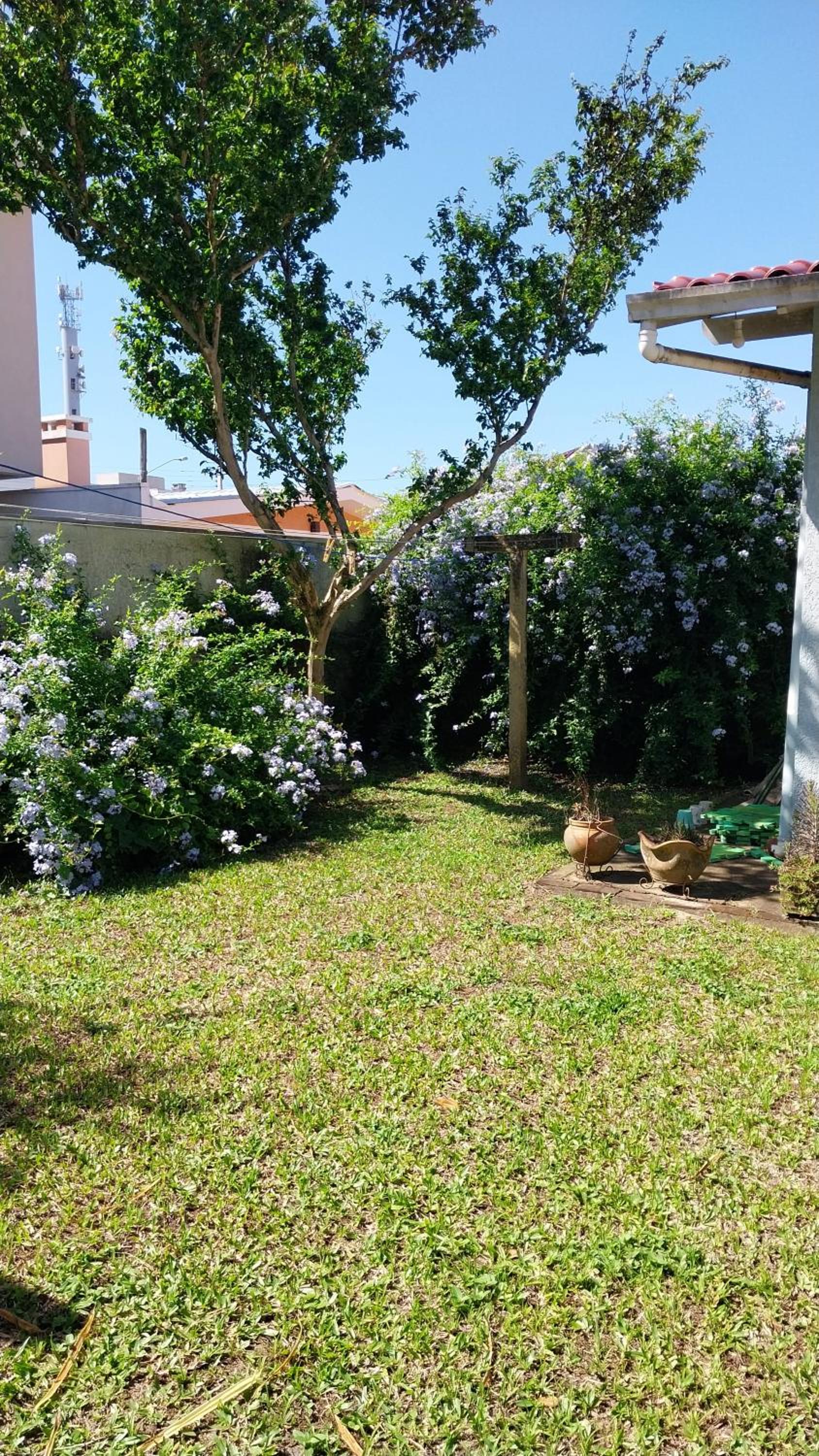 Linda casa grande em Capão Novo