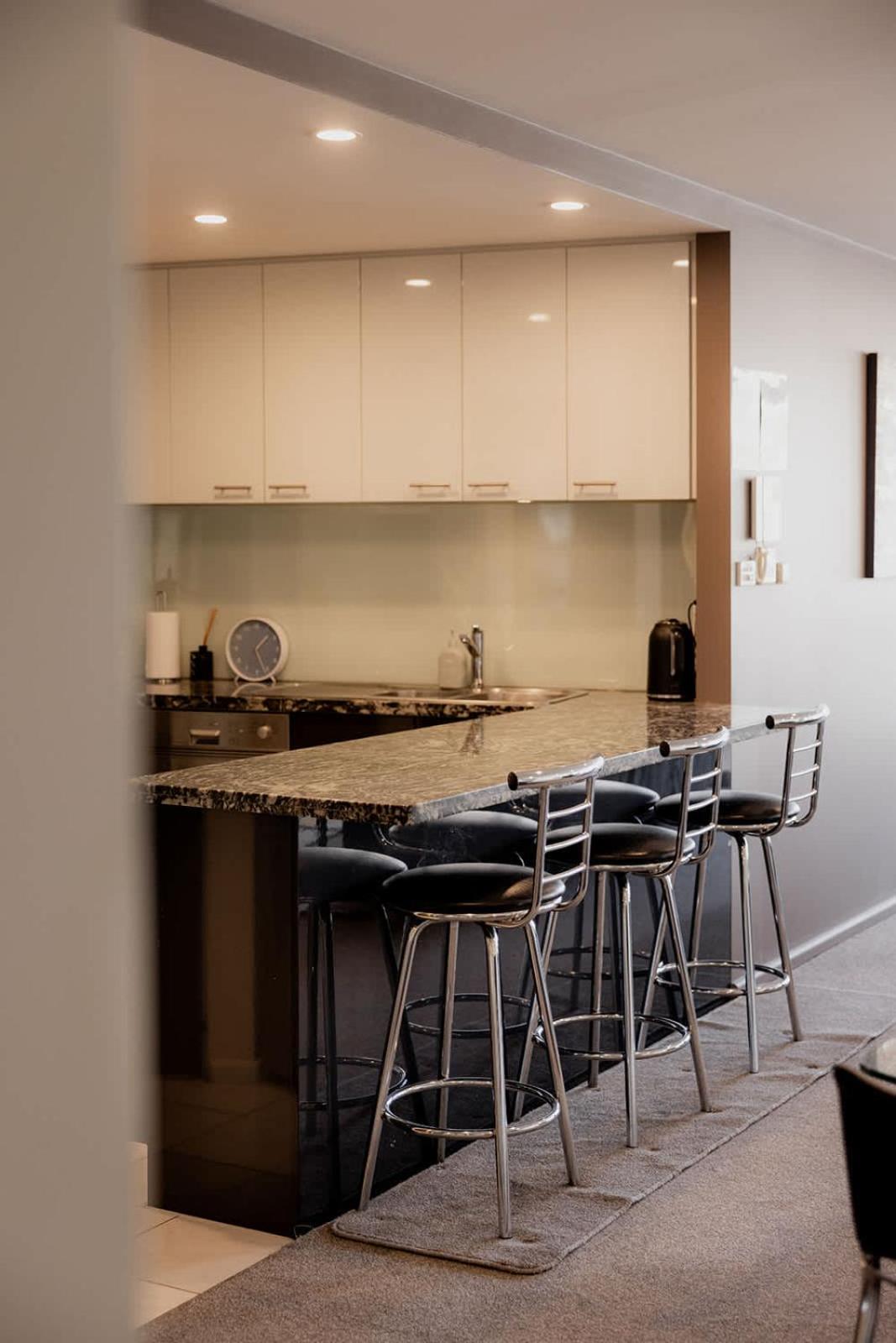 Inner-city 2 bedroom apartment - perfectly located