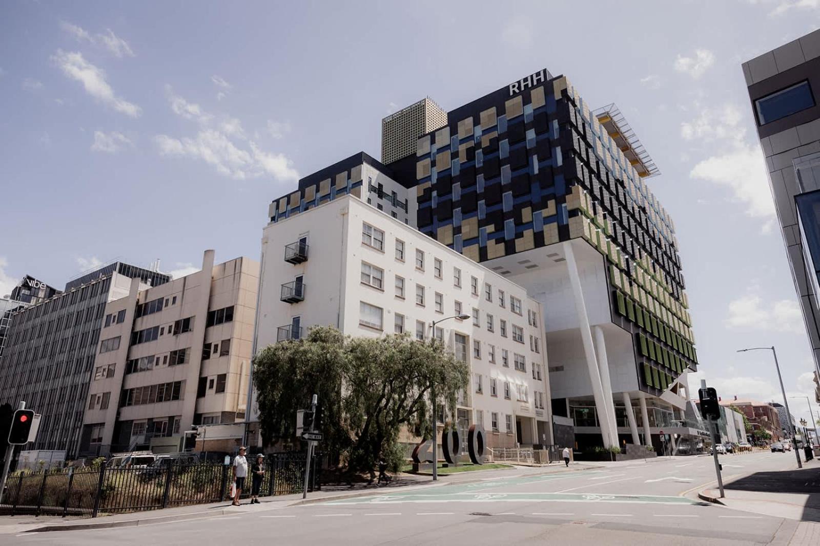 Inner-city 2 bedroom apartment - perfectly located