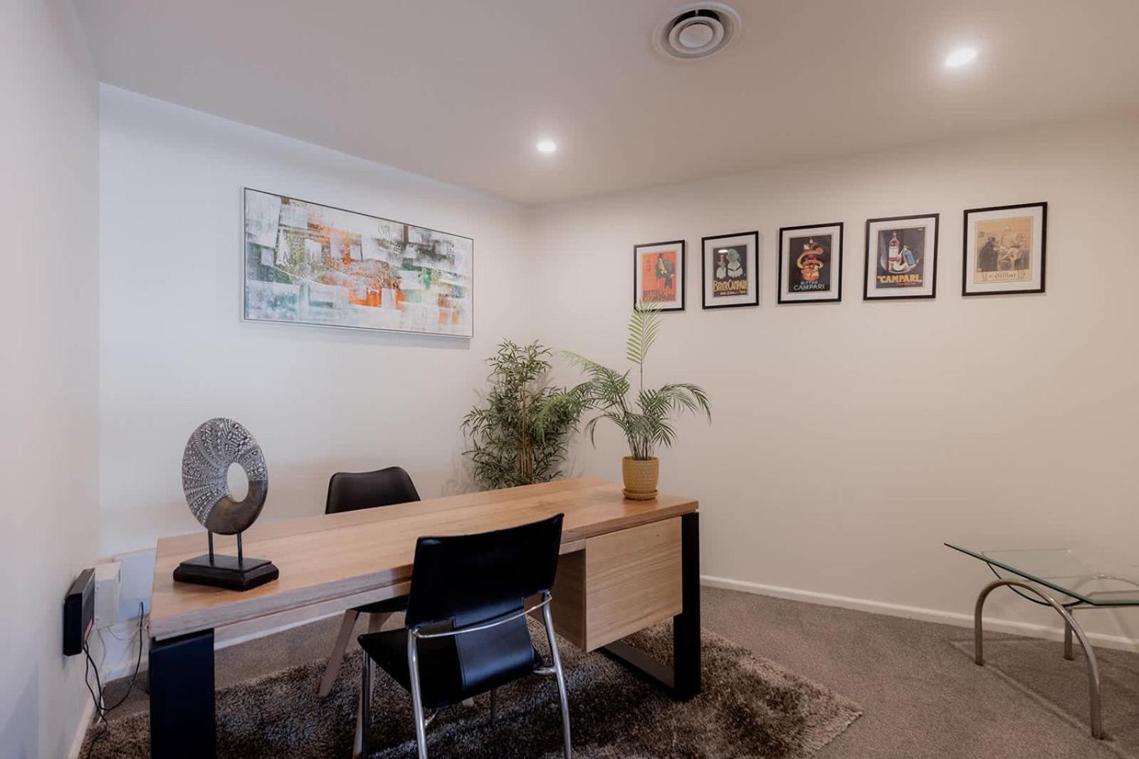 Inner-city 2 bedroom apartment - perfectly located