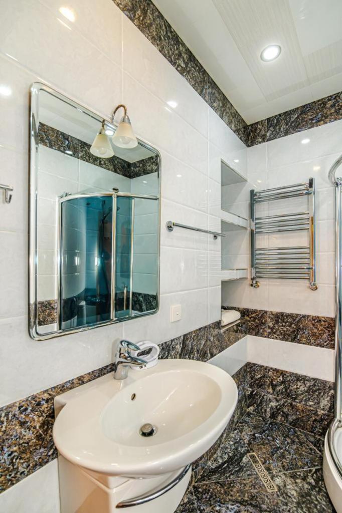HOTEL APARTMENT NEAR ViP COURTYARD MARRIOTT
