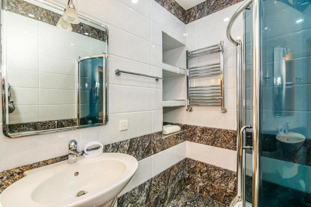 HOTEL APARTMENT NEAR ViP COURTYARD MARRIOTT