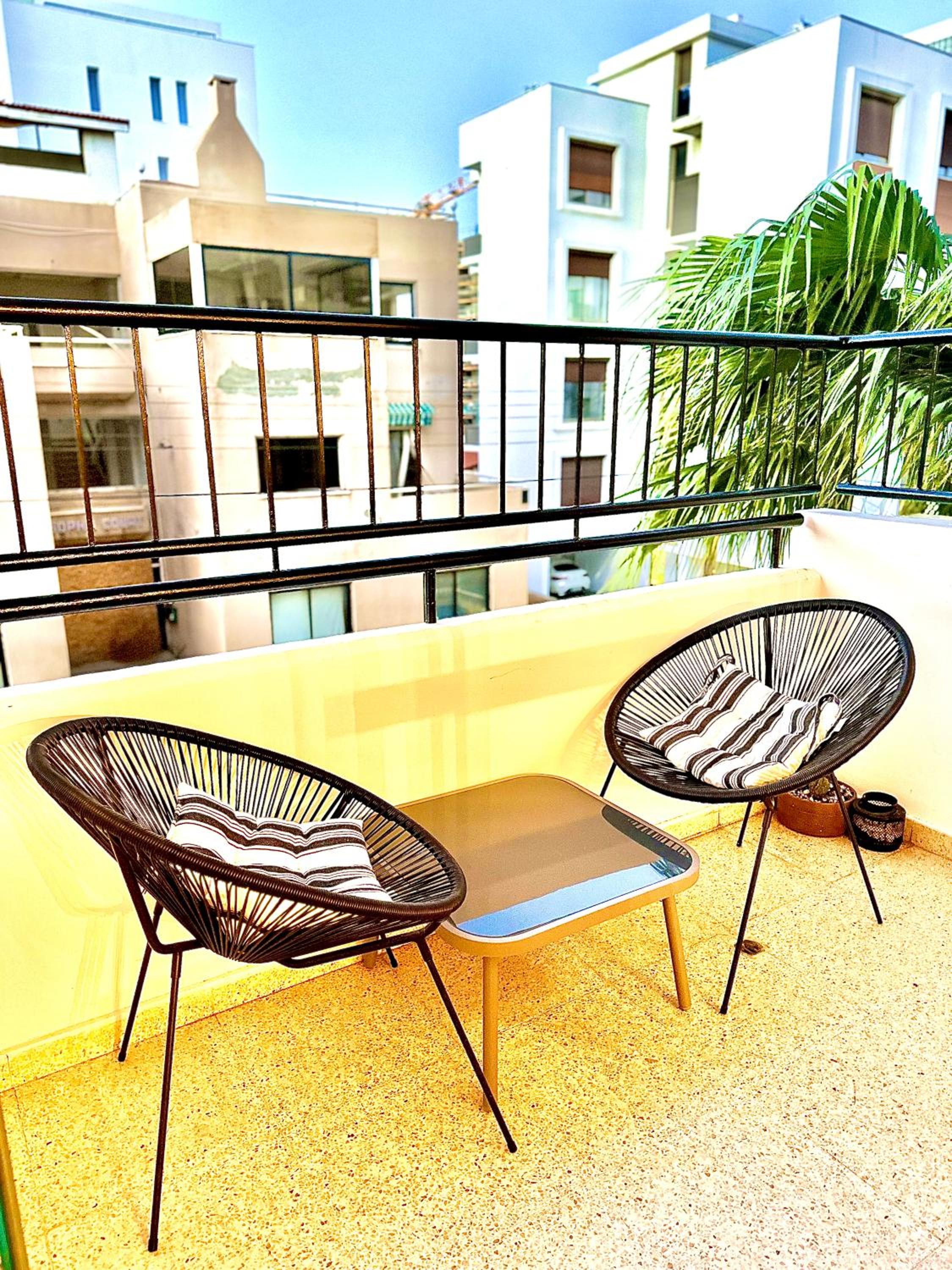 Sea and Lake Breeze 1BR Apt