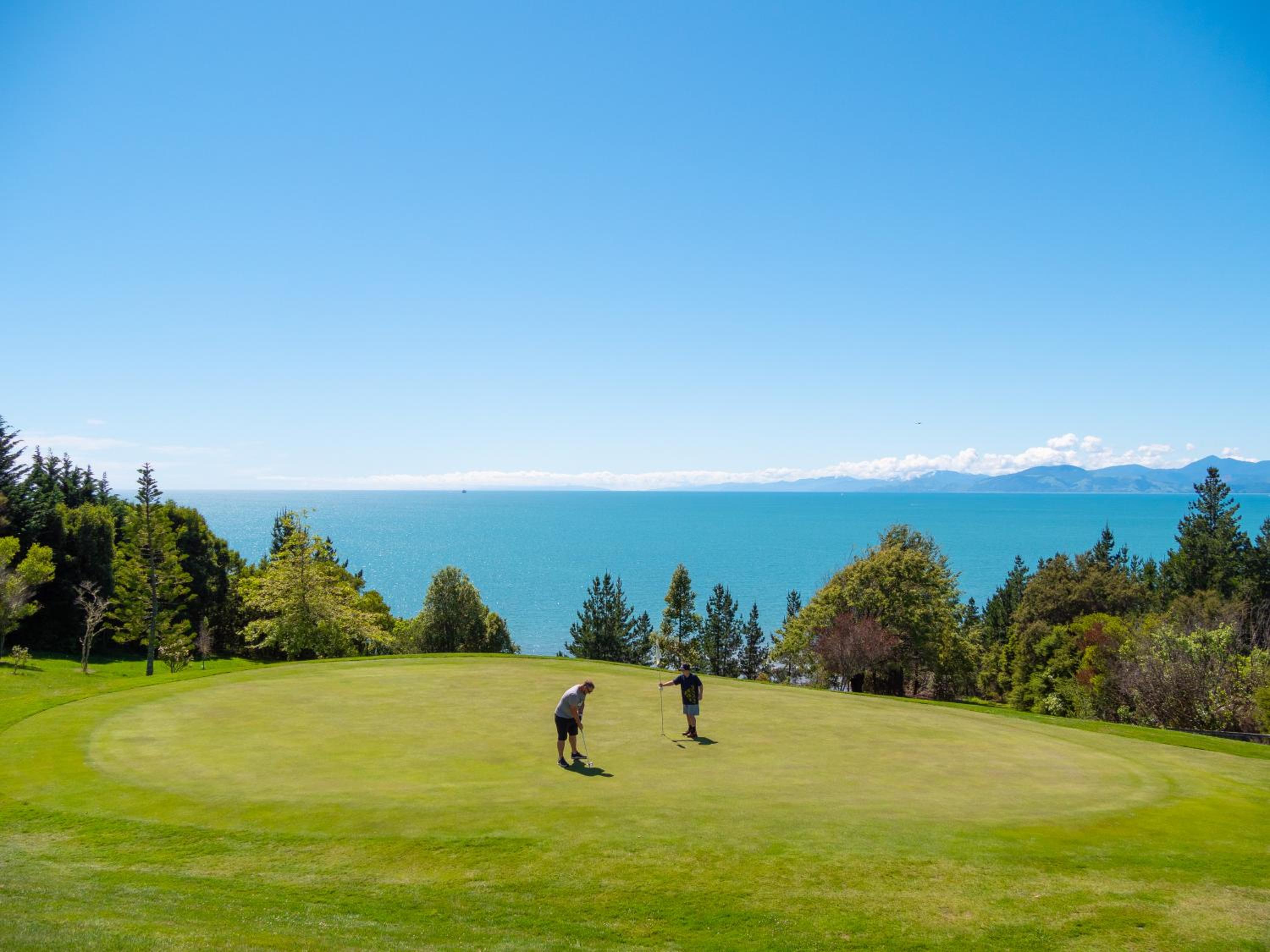 Tāhuna Beach Holiday Park