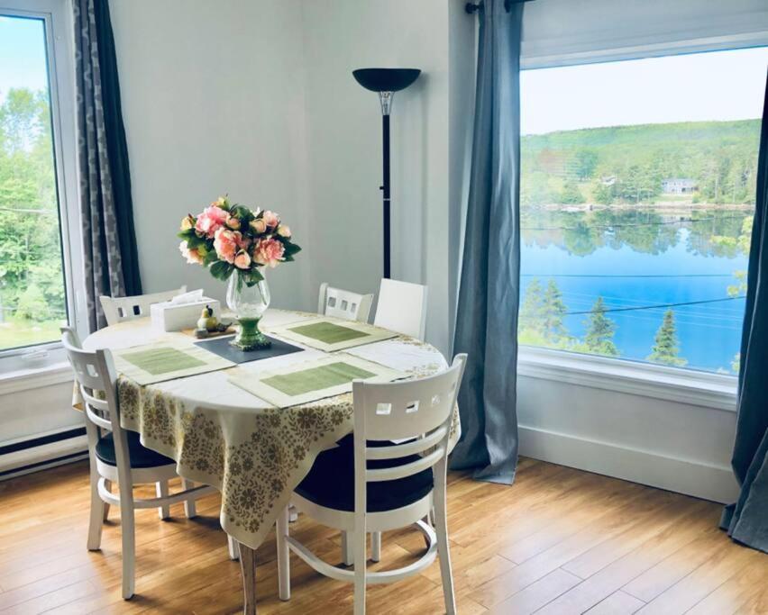 Golden Hour Villa in Peggy's Cove Rd