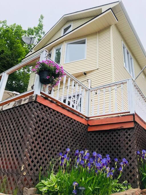 Golden Hour Villa in Peggy's Cove Rd