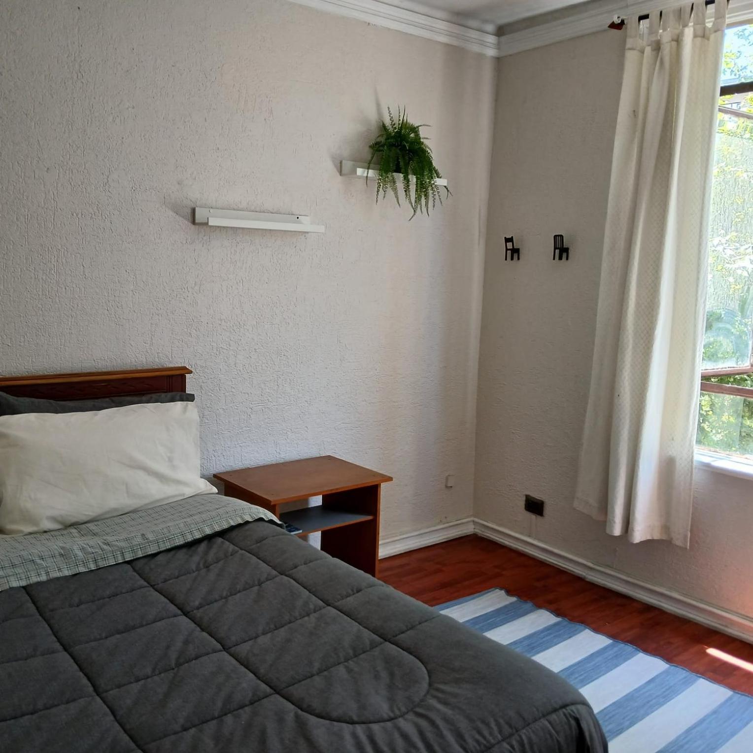Habitación en dpto Paseo Bulnes