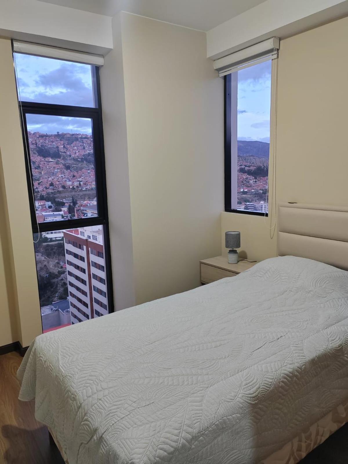 Departamento cerca a Embajadas con hermosa vista