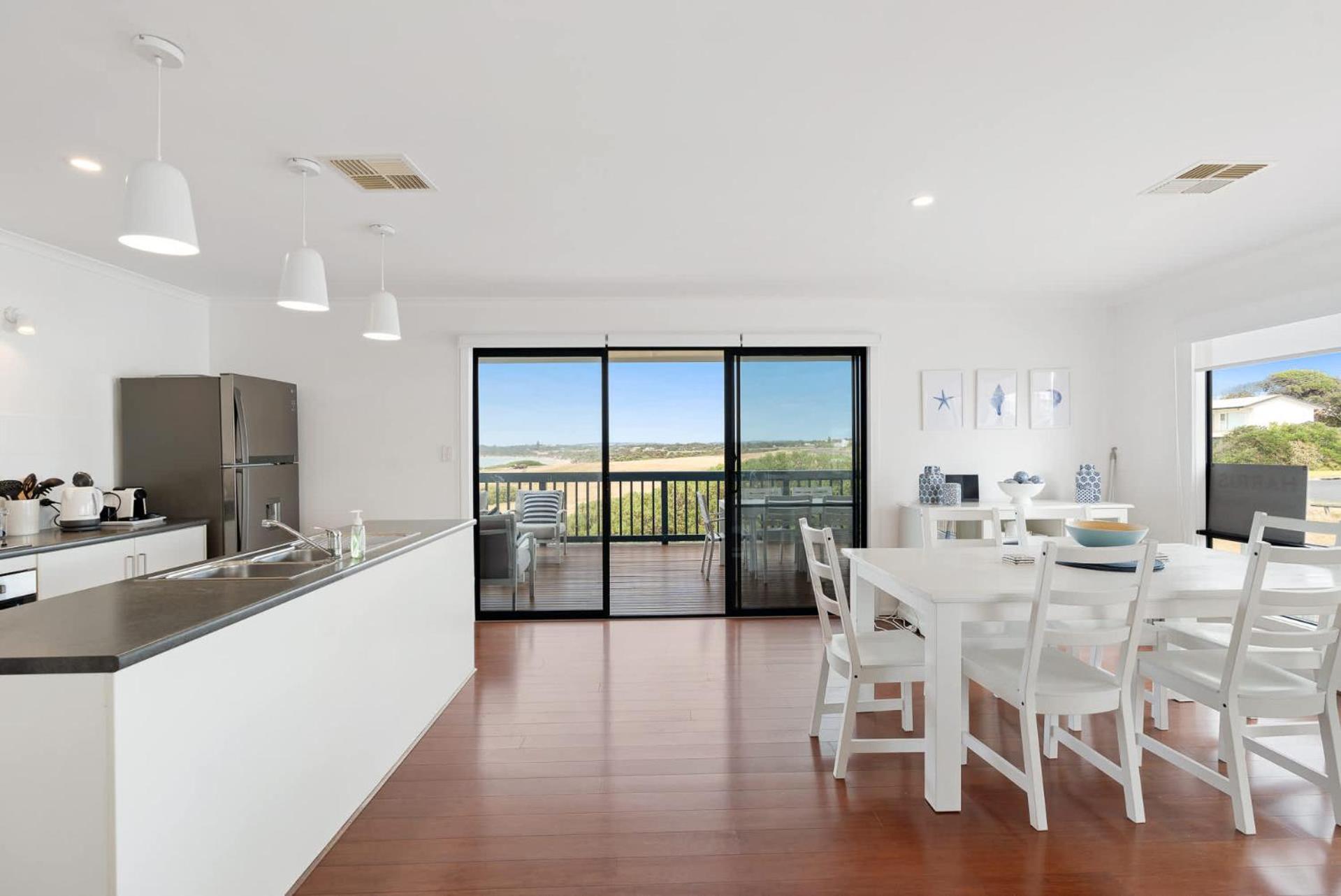 27 Seaview - Pets Negotiable - Wi-Fi - No Linen Included