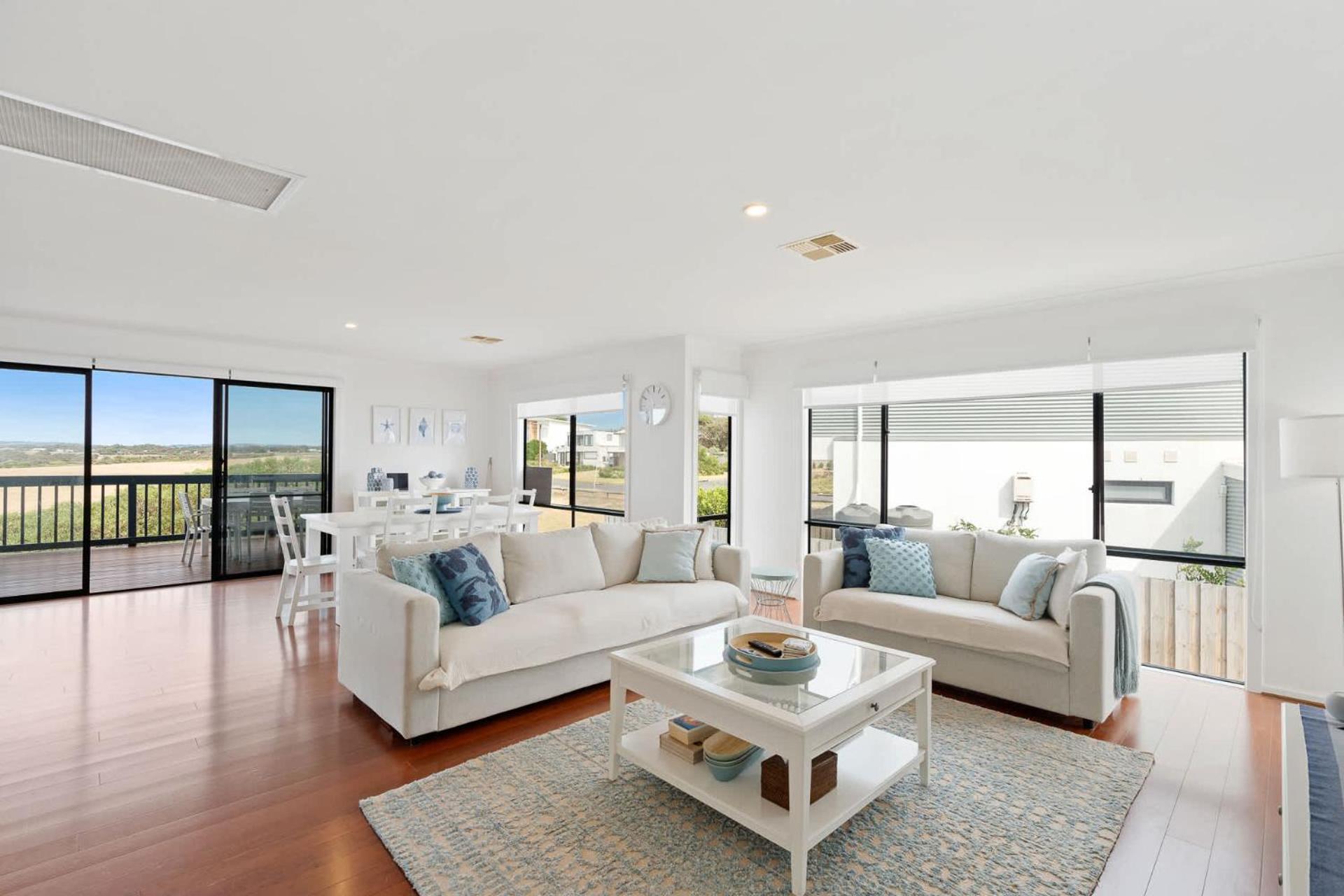 27 Seaview - Pets Negotiable - Wi-Fi - No Linen Included