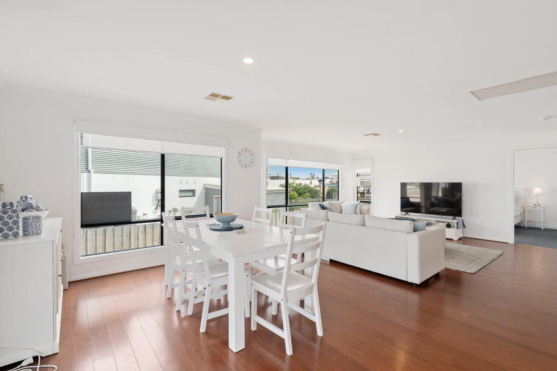 27 Seaview - Pets Negotiable - Wi-Fi - No Linen Included