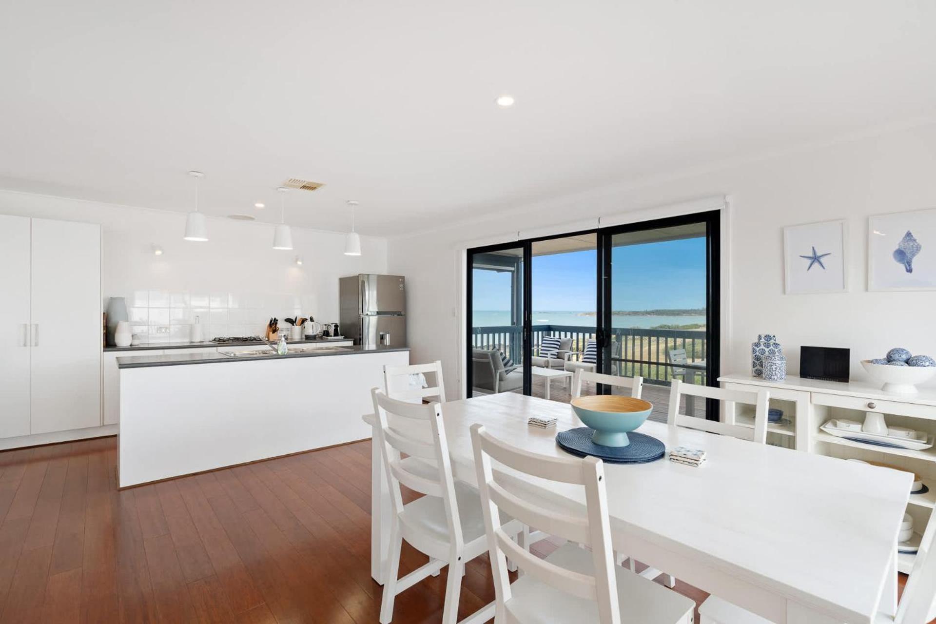 27 Seaview - Pets Negotiable - Wi-Fi - No Linen Included