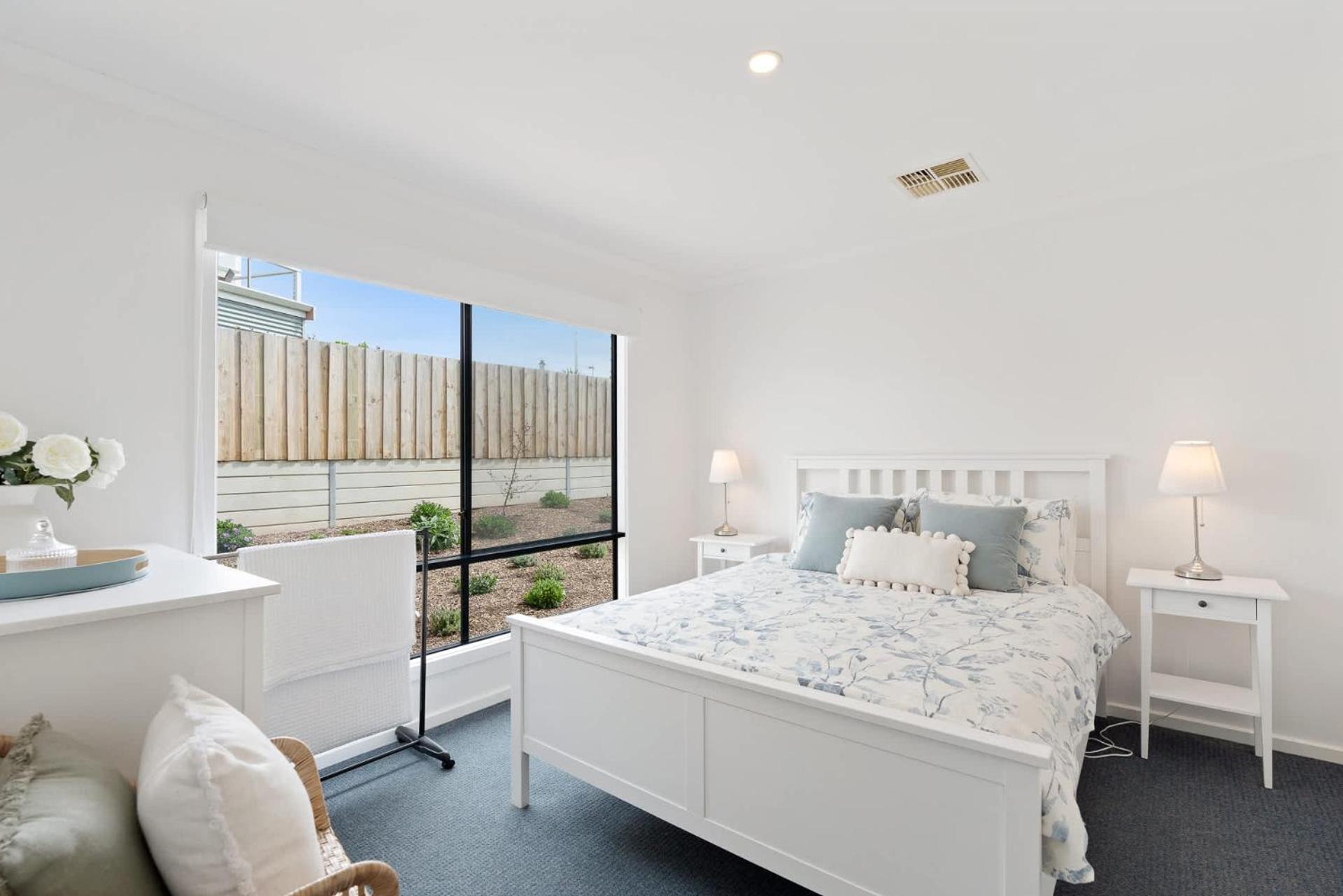 27 Seaview - Pets Negotiable - Wi-Fi - No Linen Included