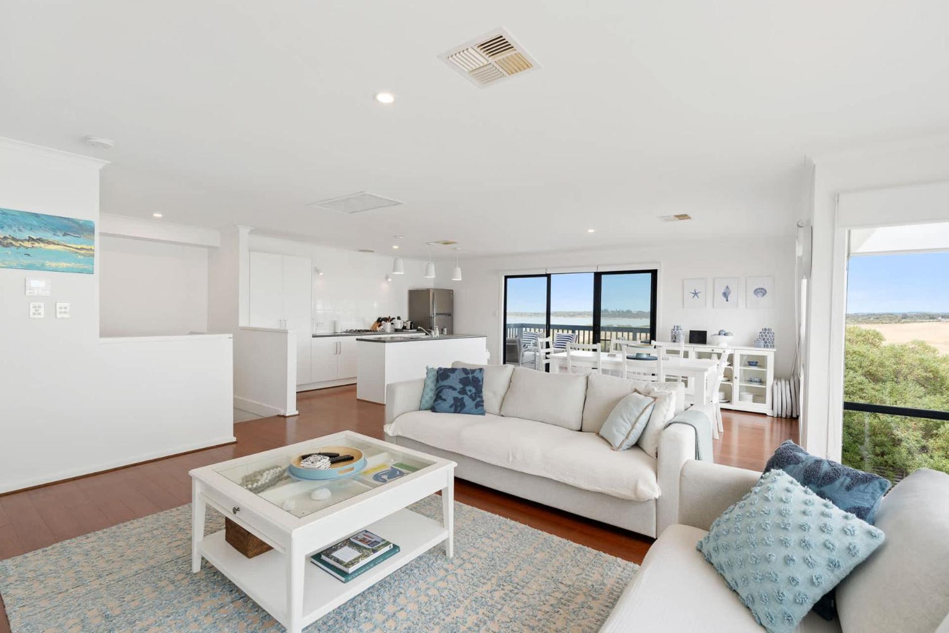 27 Seaview - Pets Negotiable - Wi-Fi - No Linen Included