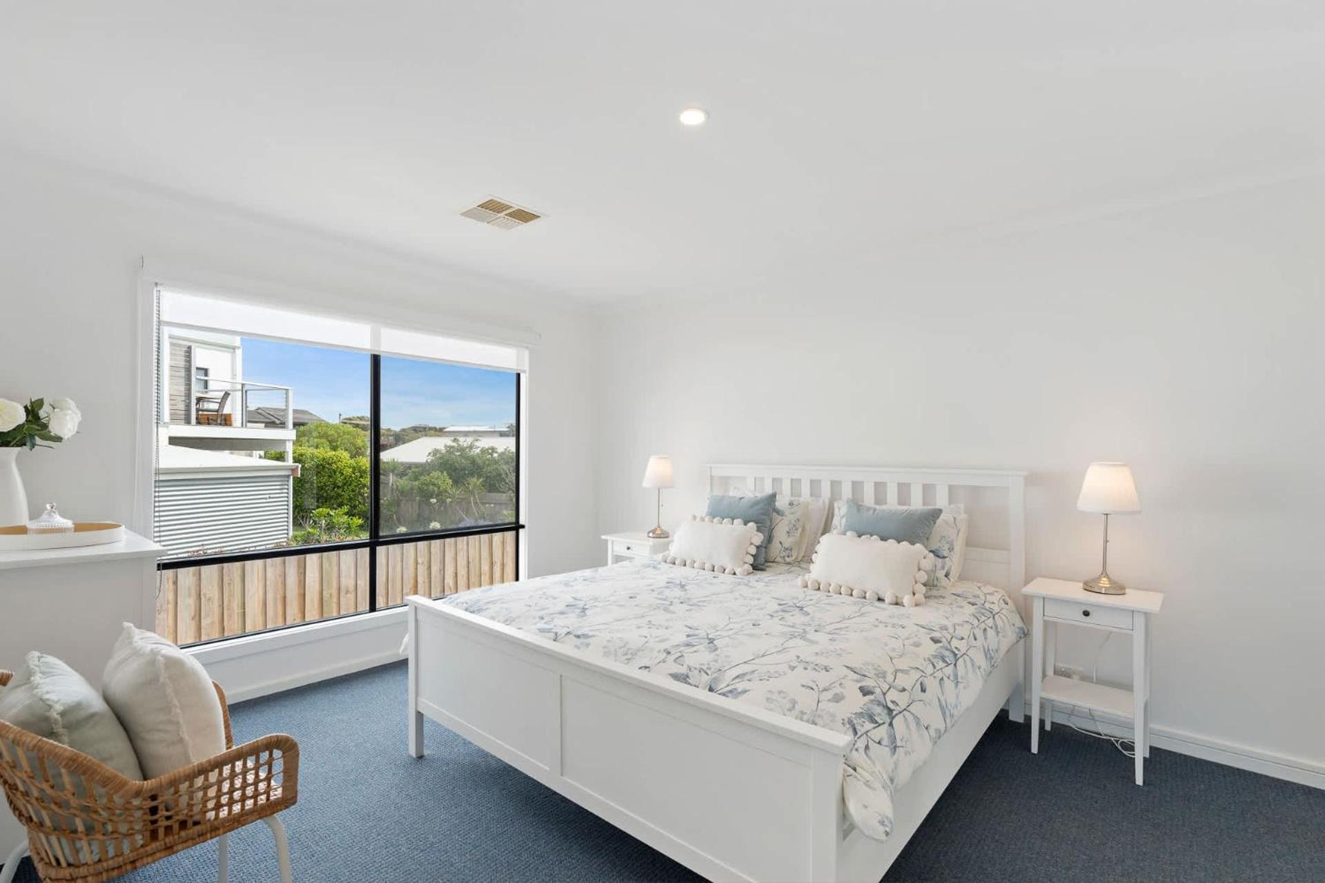 27 Seaview - Pets Negotiable - Wi-Fi - No Linen Included