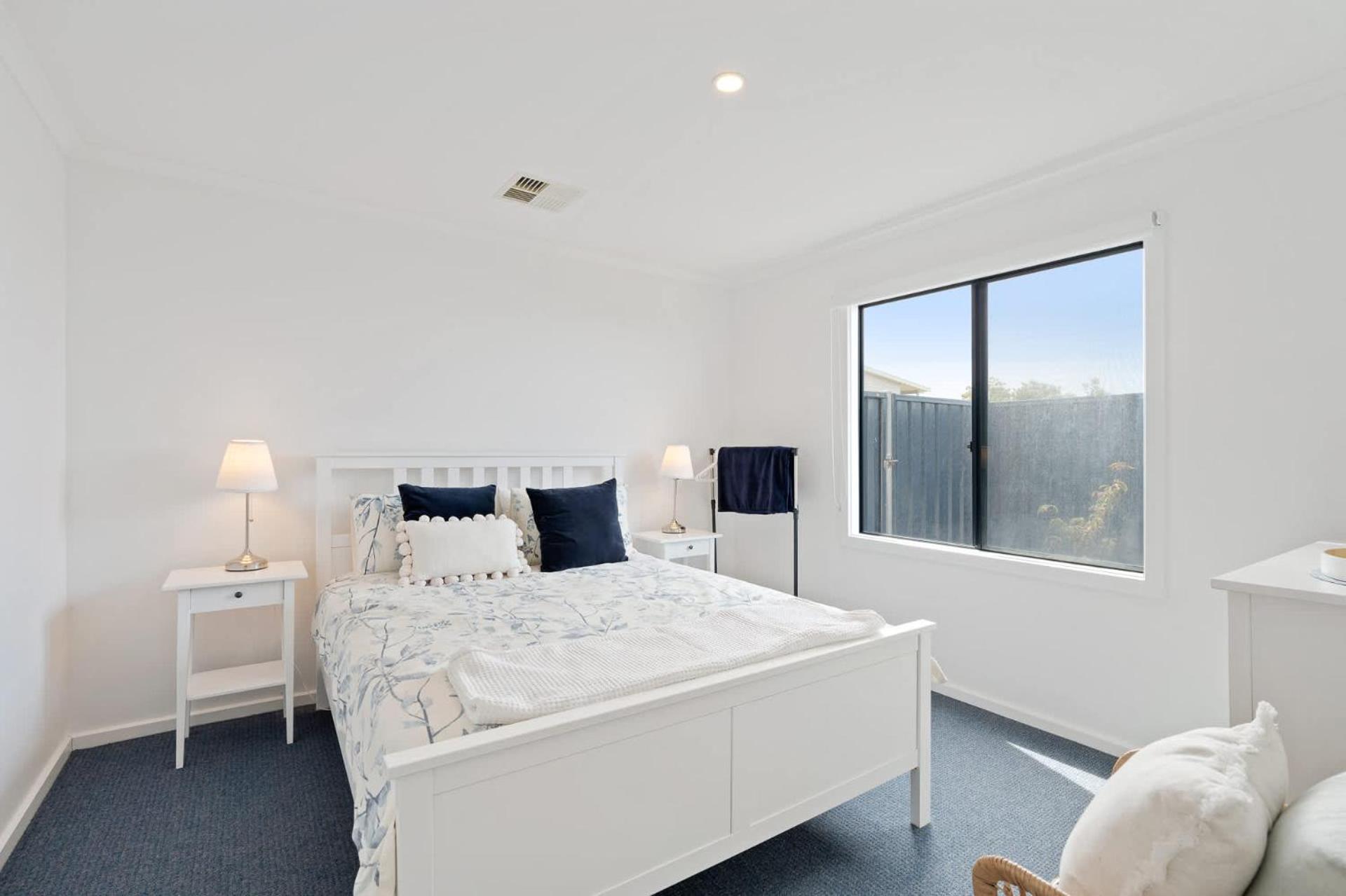 27 Seaview - Pets Negotiable - Wi-Fi - No Linen Included