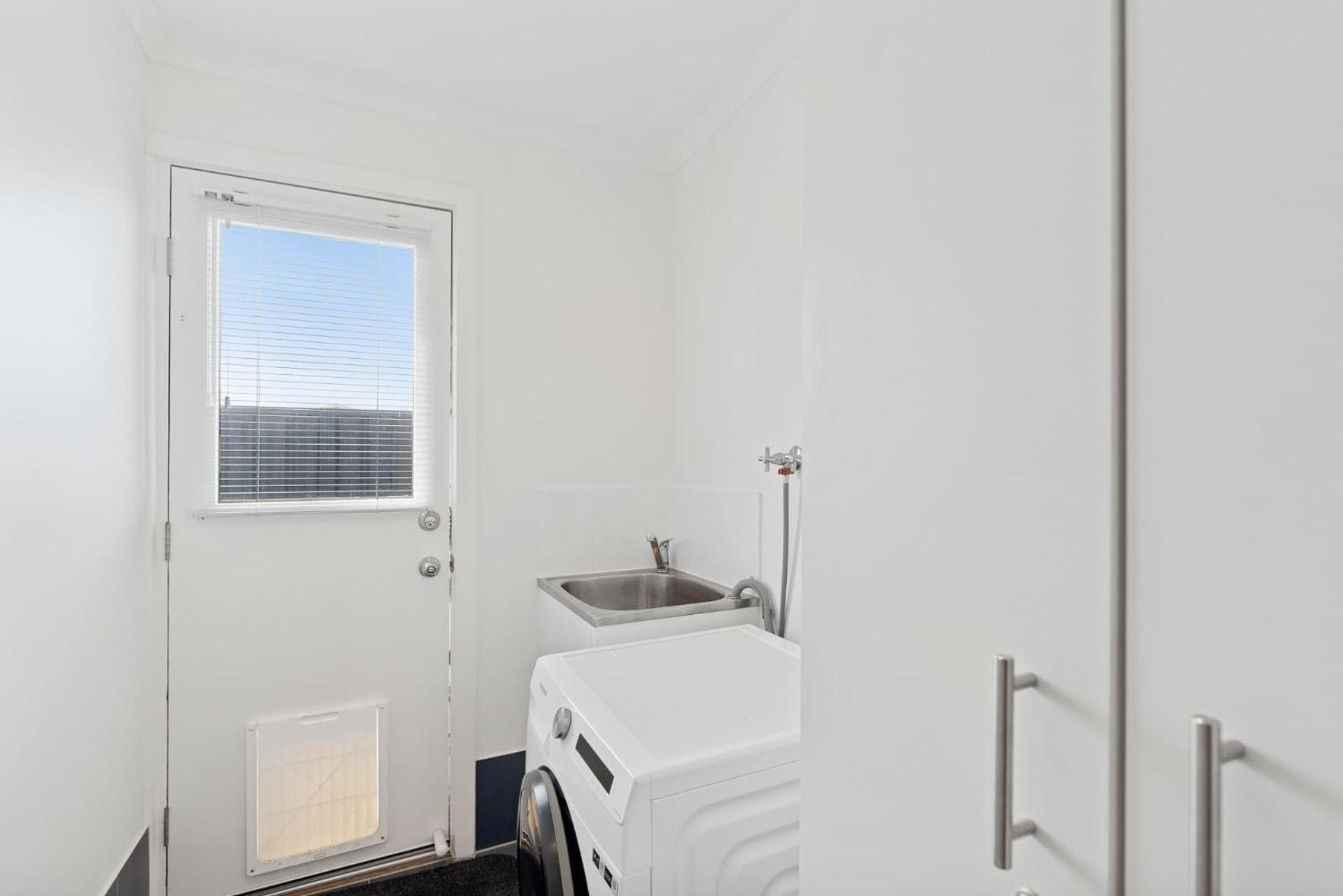27 Seaview - Pets Negotiable - Wi-Fi - No Linen Included