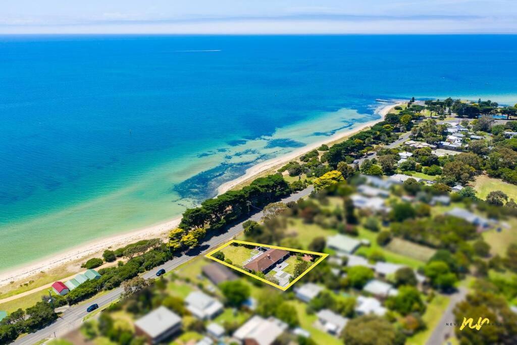 The Esplanade Indented Heads- Beach front, Luxury, Sleeps 8, Spacious, Aircon, Heating,