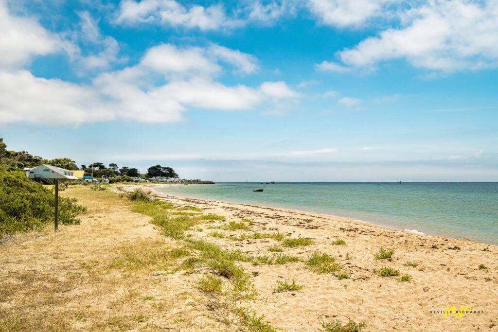 The Esplanade Indented Heads- Beach front, Luxury, Sleeps 8, Spacious, Aircon, Heating,