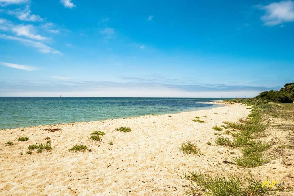 The Esplanade Indented Heads- Beach front, Luxury, Sleeps 8, Spacious, Aircon, Heating,