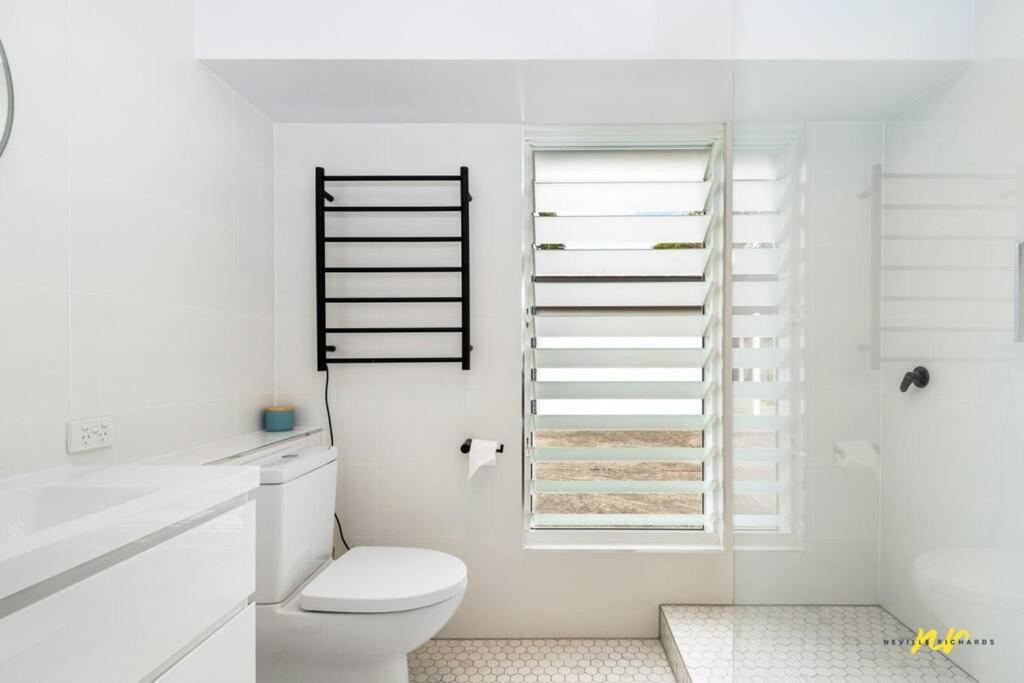 The Esplanade Indented Heads- Beach front, Luxury, Sleeps 8, Spacious, Aircon, Heating,