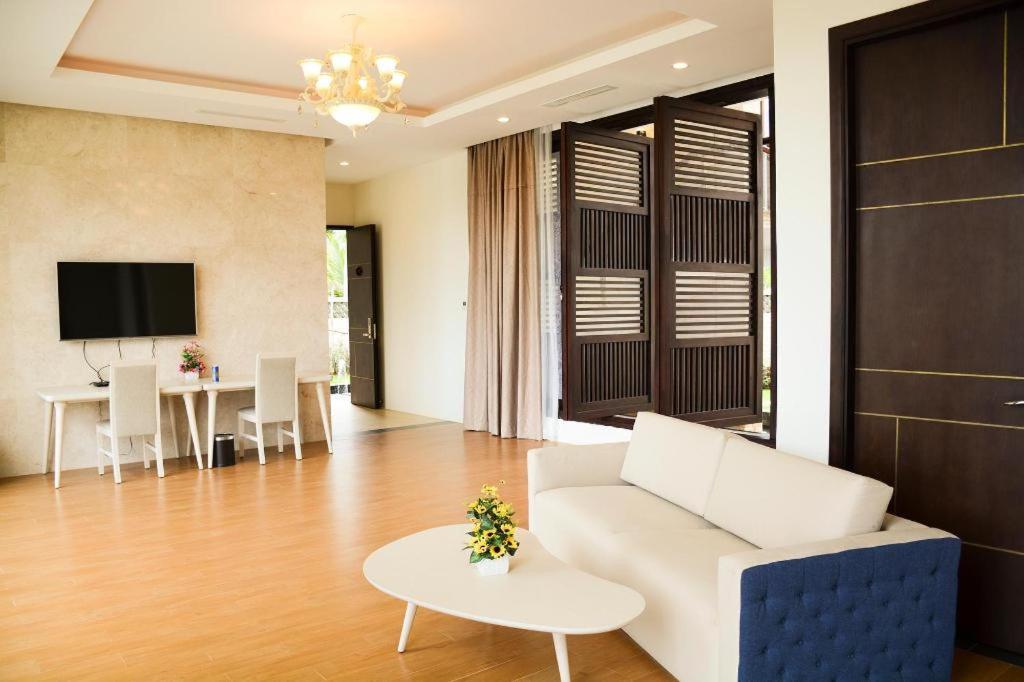 Diamond Bay Golf and Villas
