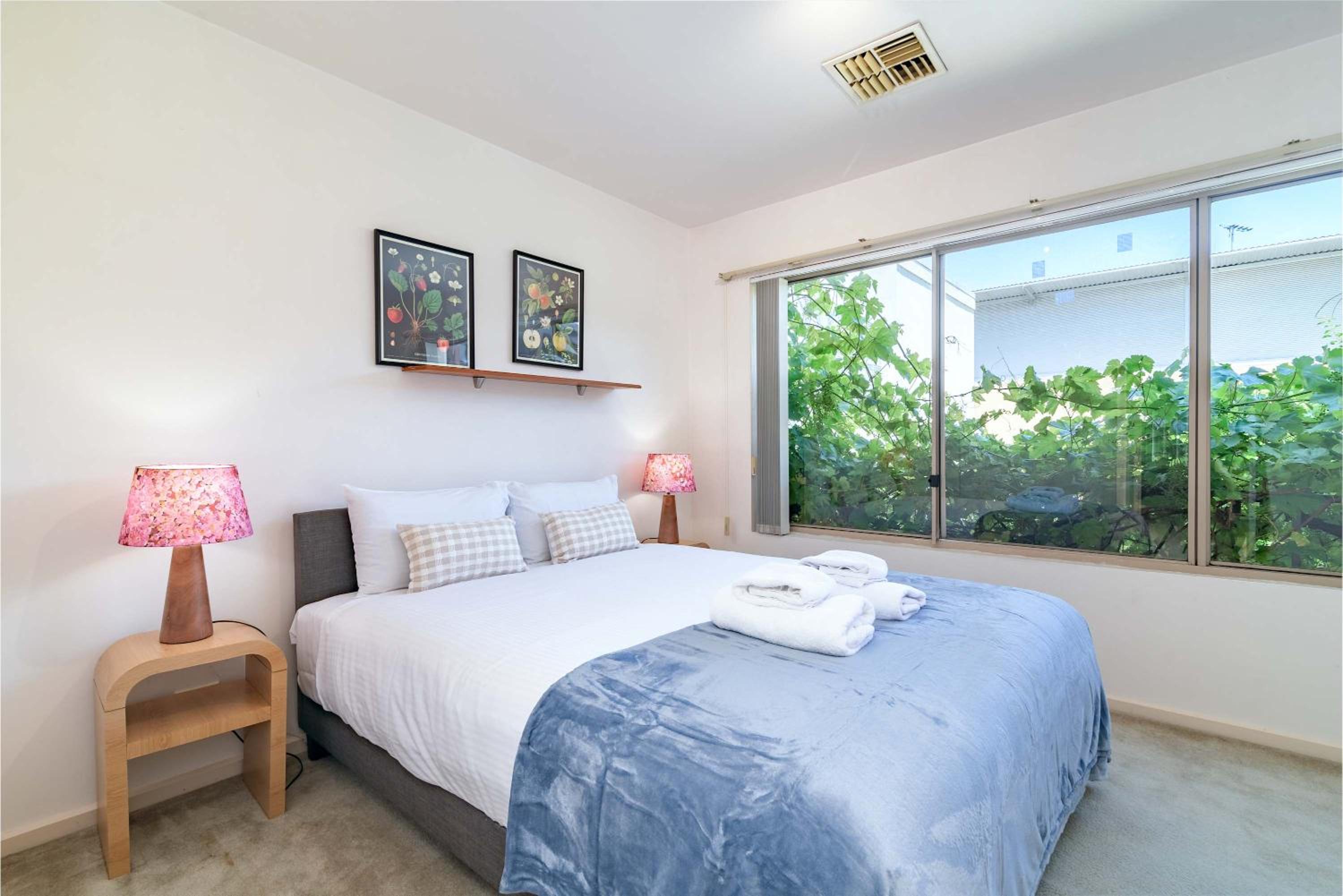 2BR Urban Nest Cosy & Central - Free Parking