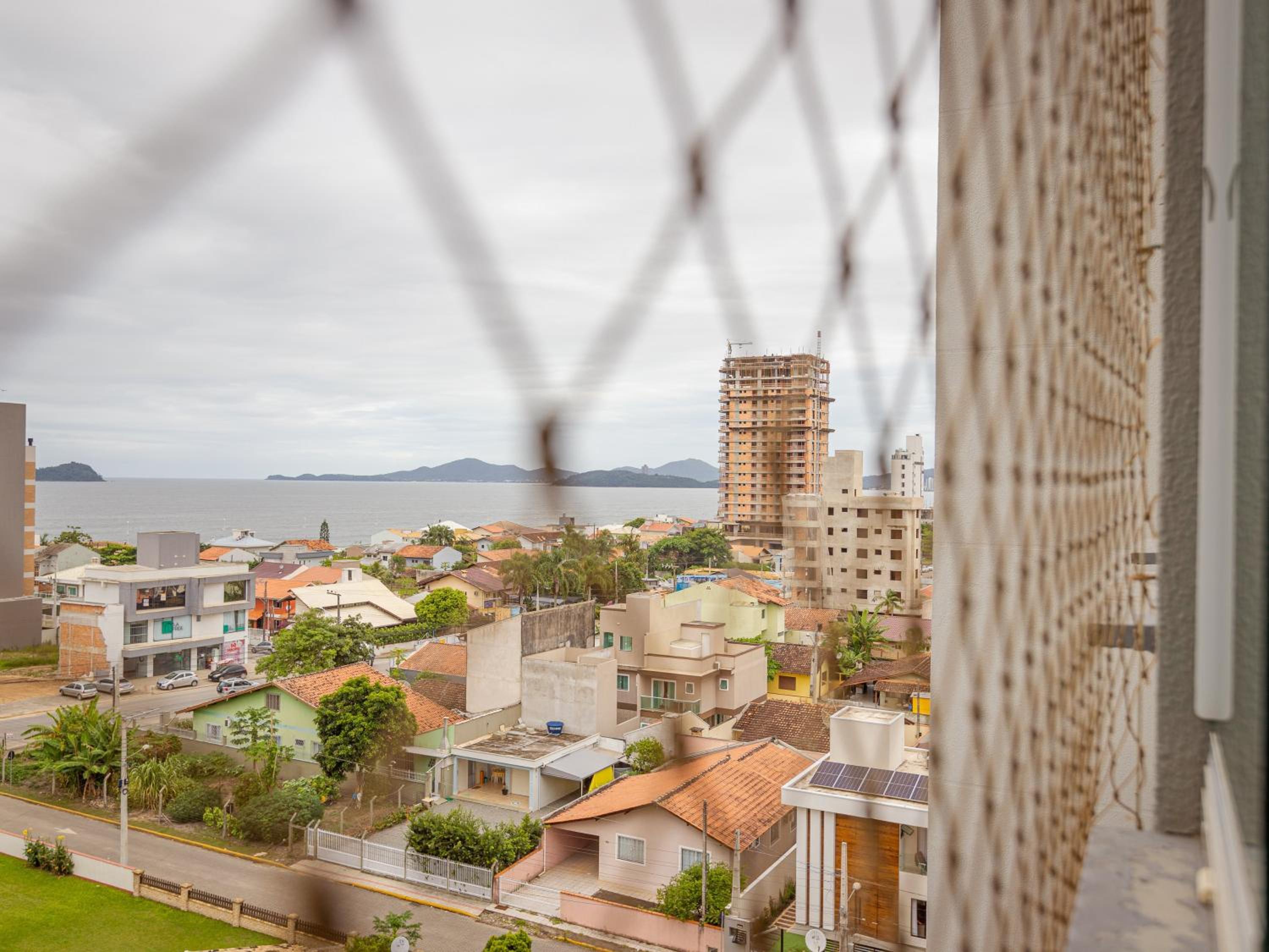 Apto Home Club 250m Praia Balneário Piçarras 20min Beto Carrero - ORI702T1