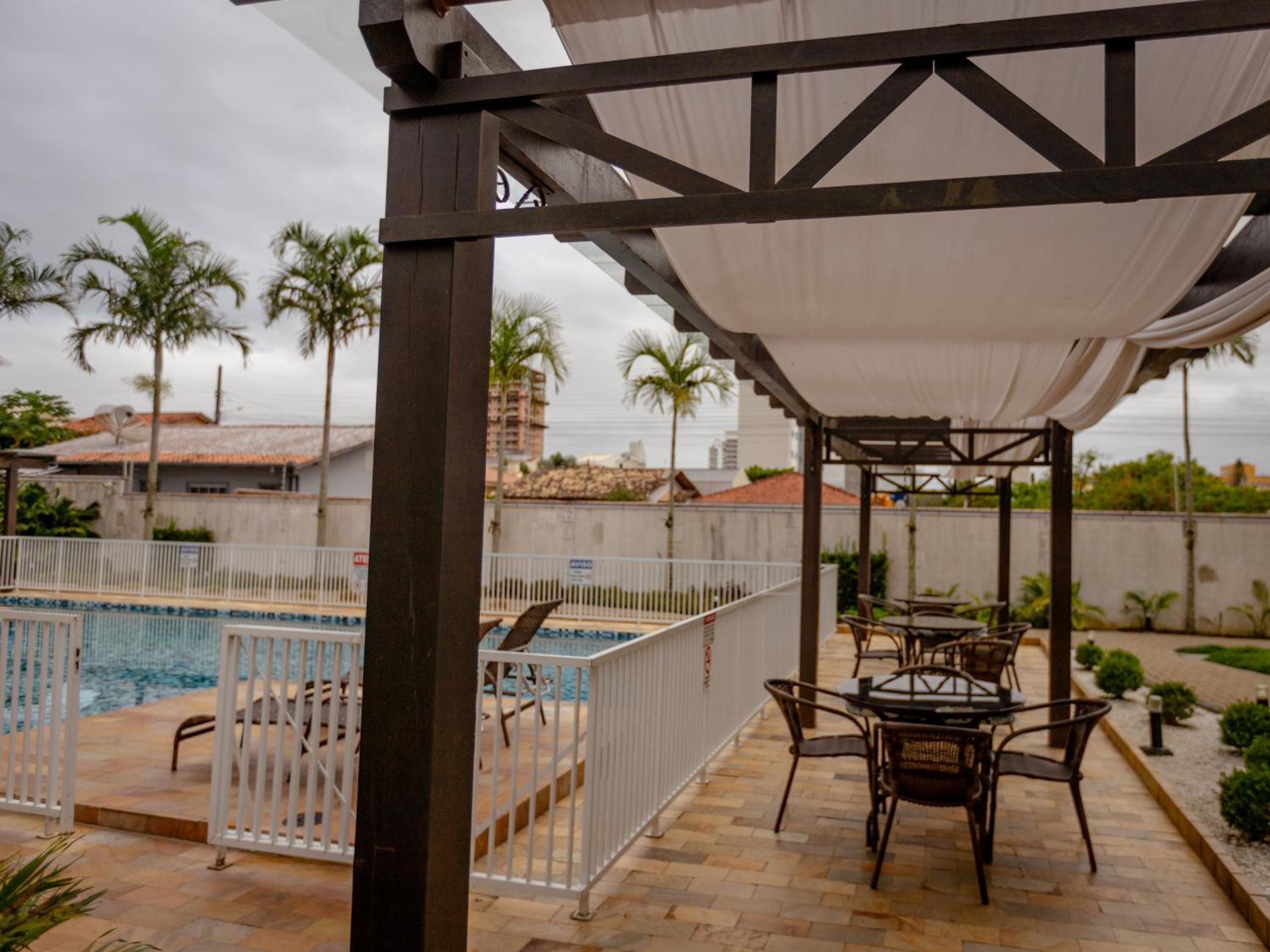 Apto Home Club 250m Praia Balneário Piçarras 20min Beto Carrero - ORI702T1