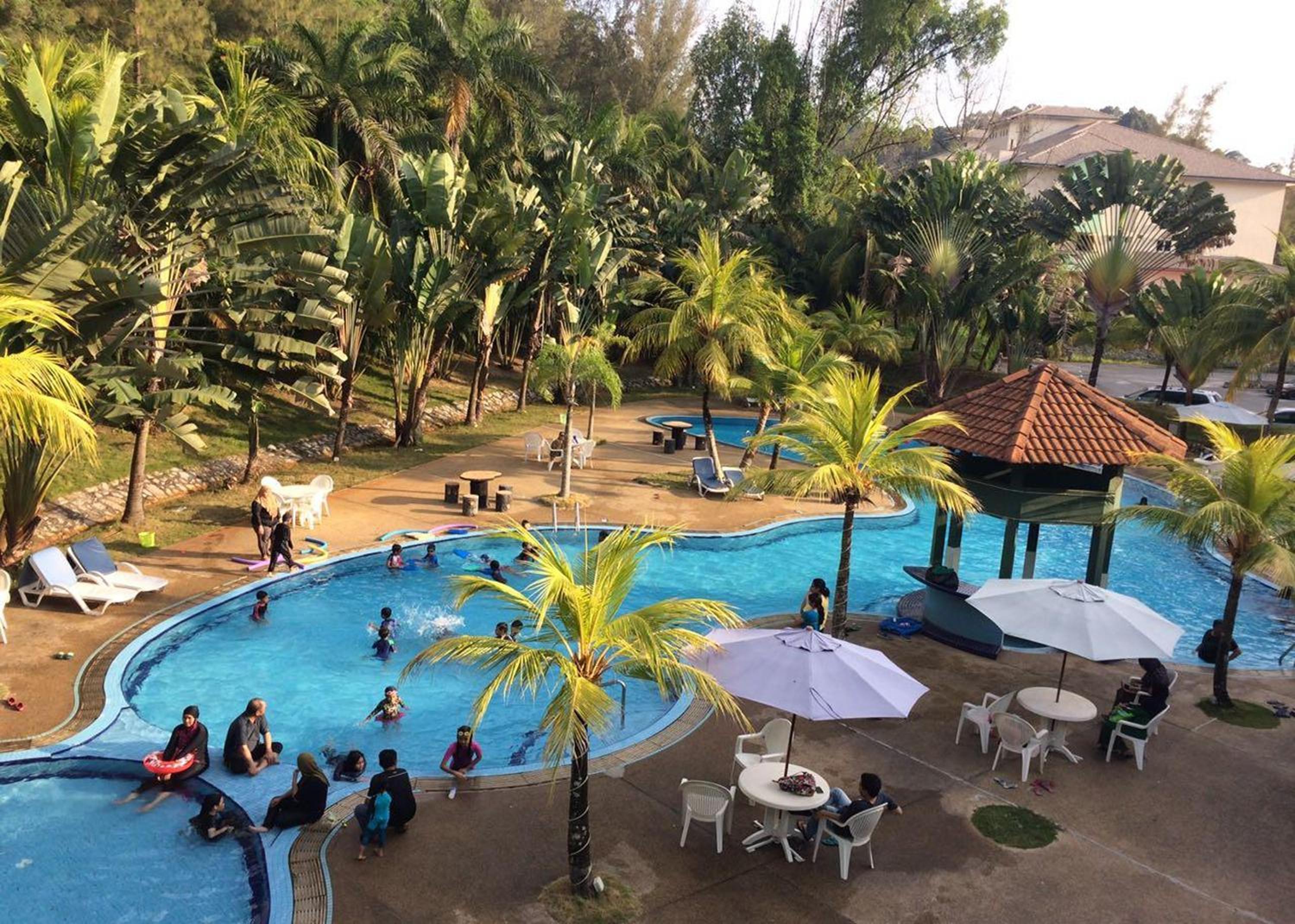 Virgo Batik Resort Teluk Batik Lumut