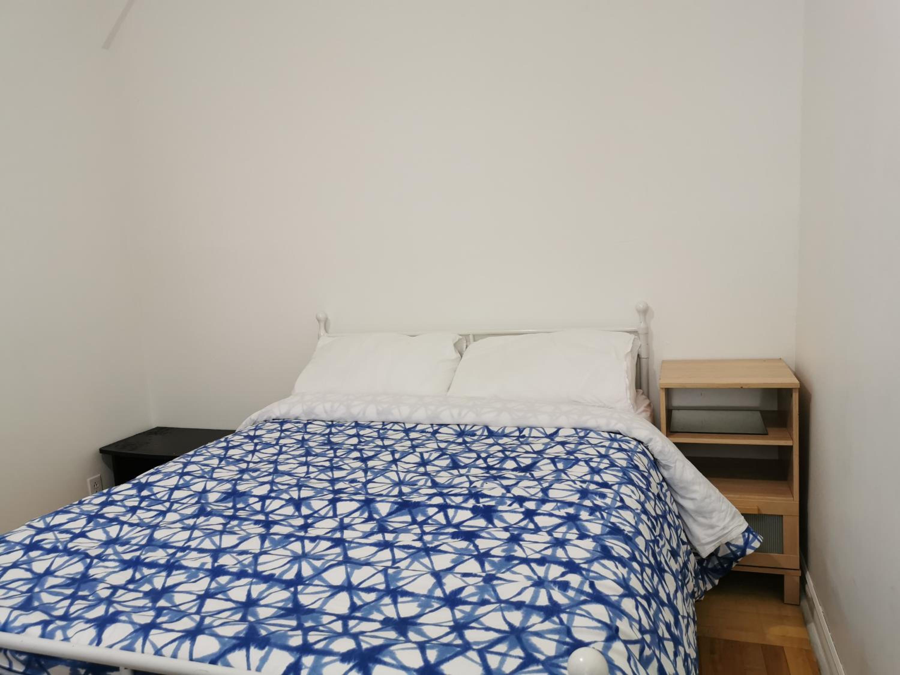 Delightful room near Metro Monk station with Self Check-in