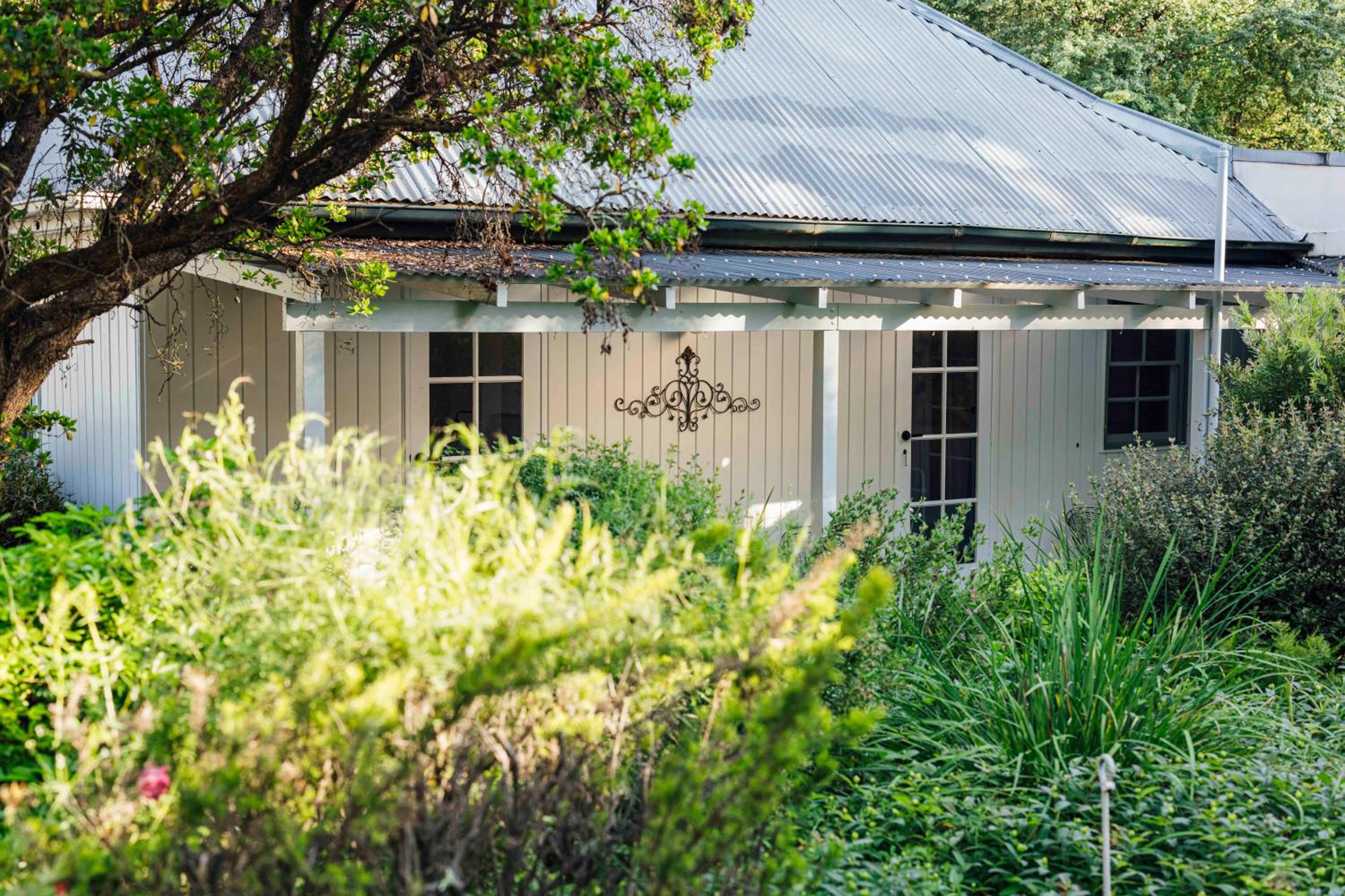 Meadowbrook Lodge Orange - Peaceful country getaway, walk to nearest cellar door, mins drive from 10 wineries & 2 hatted restaurants