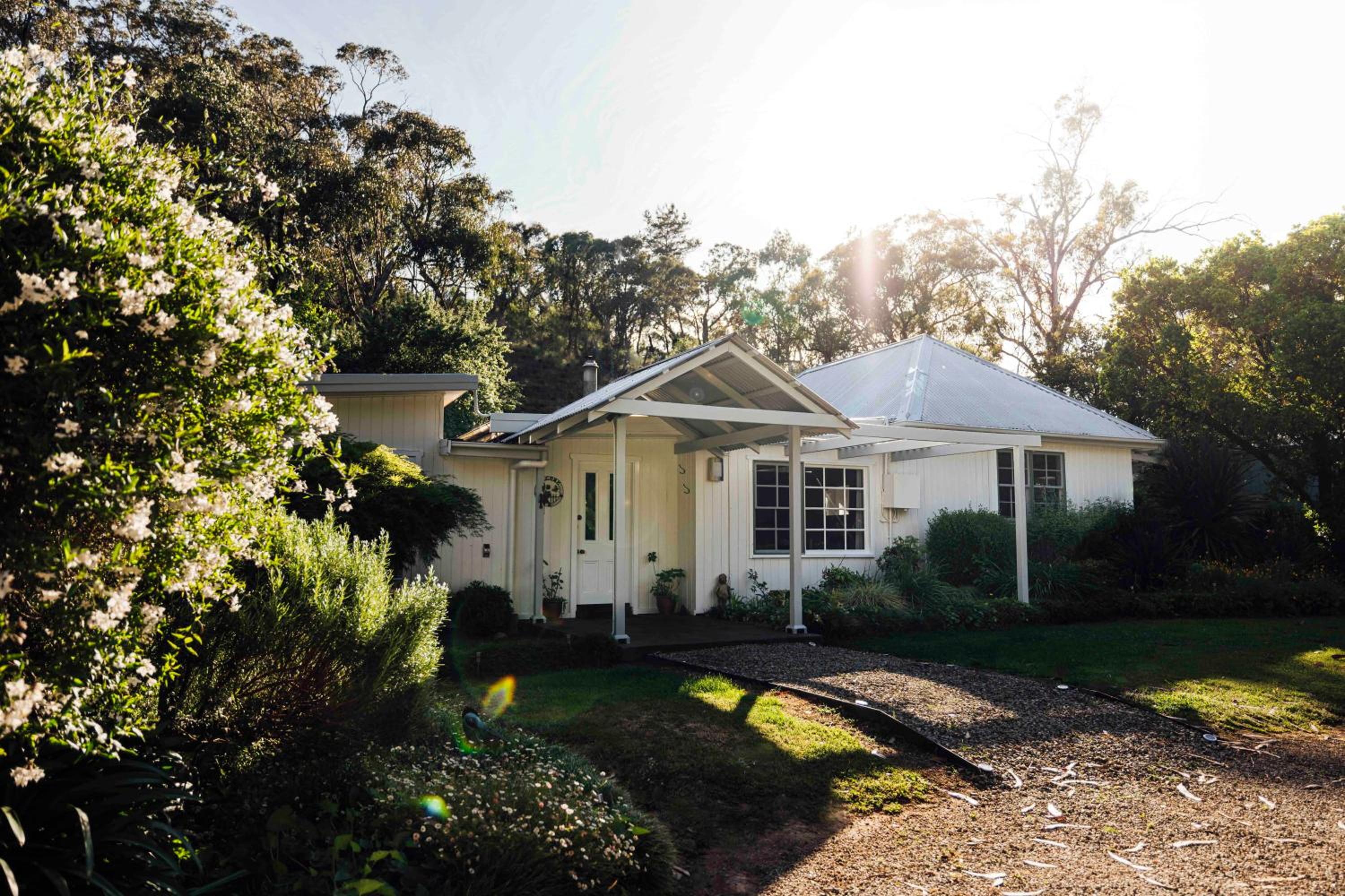 Meadowbrook Lodge Orange - Peaceful country getaway, walk to nearest cellar door, mins drive from 10 wineries & 2 hatted restaurants