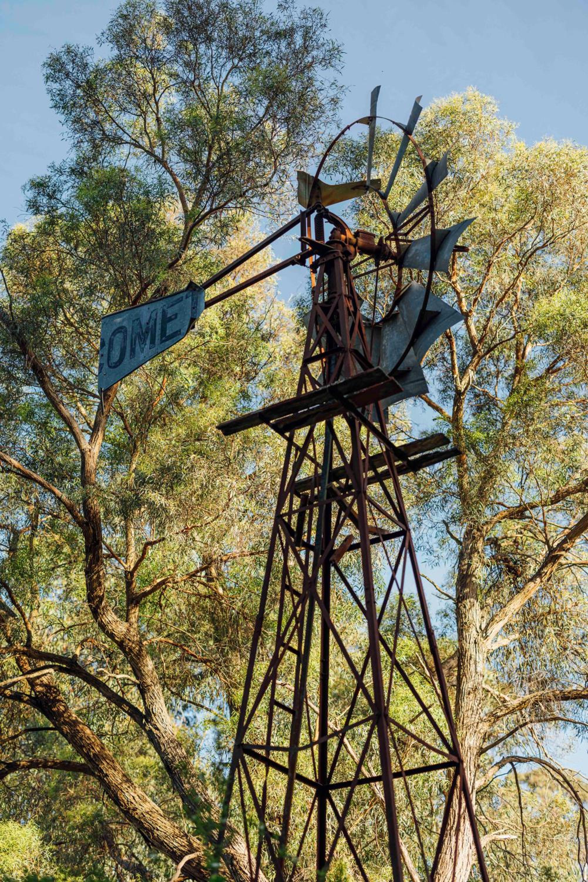 Meadowbrook Lodge Orange - Peaceful country getaway, walk to nearest cellar door, mins drive from 10 wineries & 2 hatted restaurants