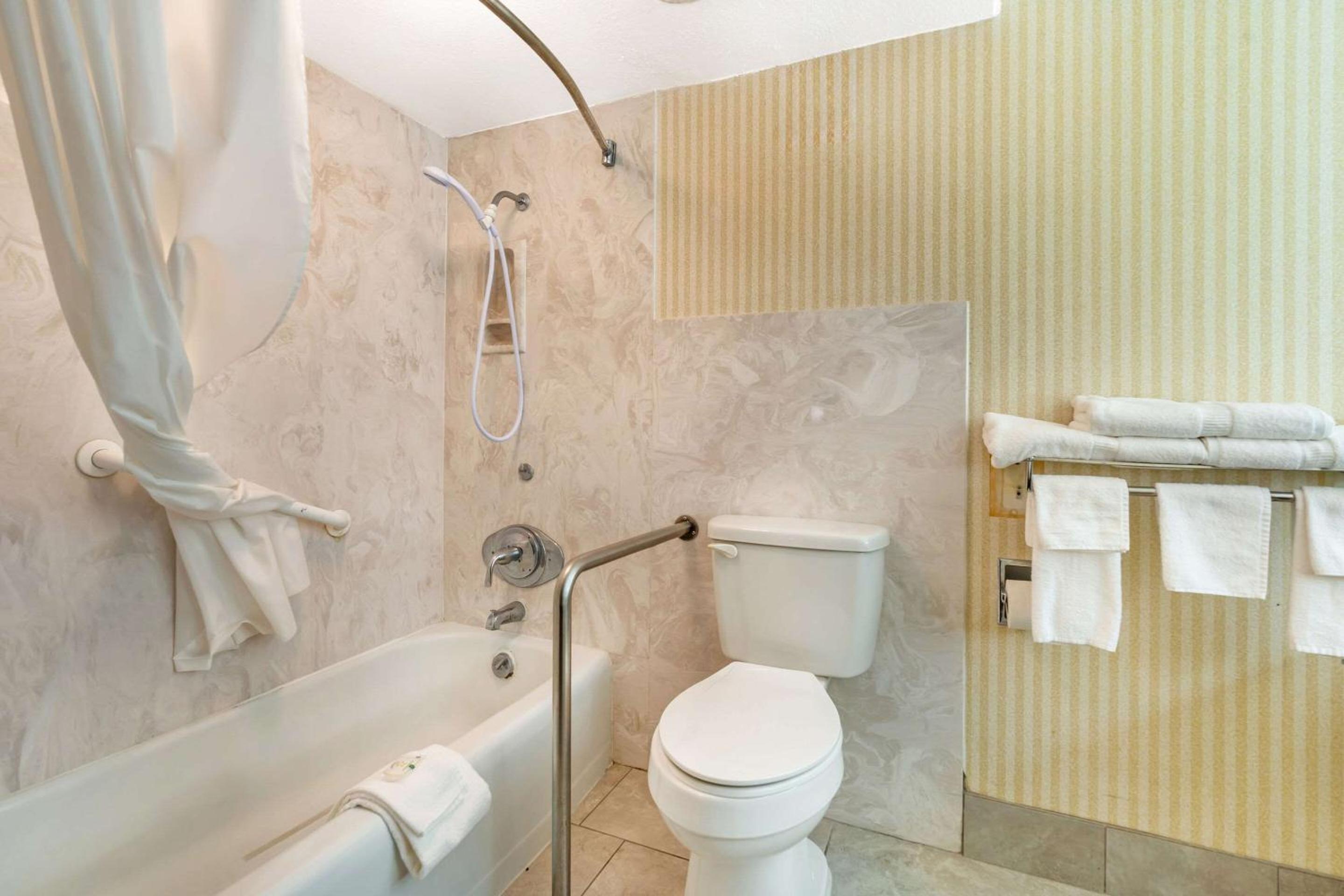 Tucumcari Vacations - Quality Inn - Property Image 4