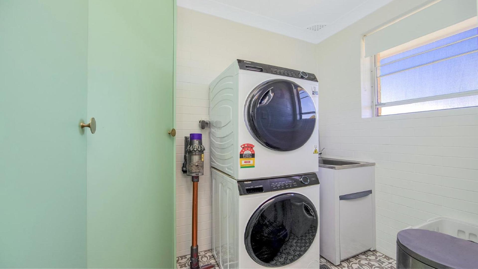 Corinda - Waterviews & Close To Ferry