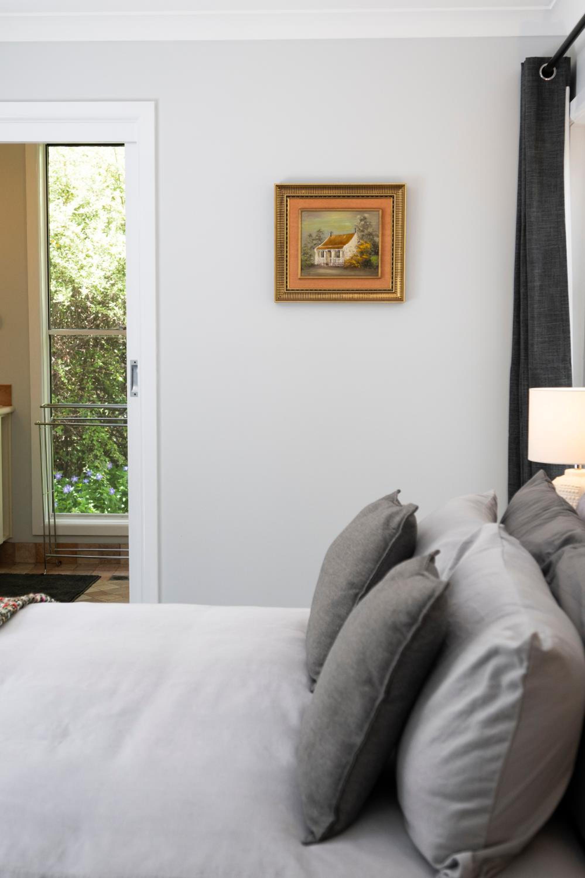 Meadowbrook Lodge Orange - Peaceful country getaway, walk to nearest cellar door, mins drive from 10 wineries & 2 hatted restaurants