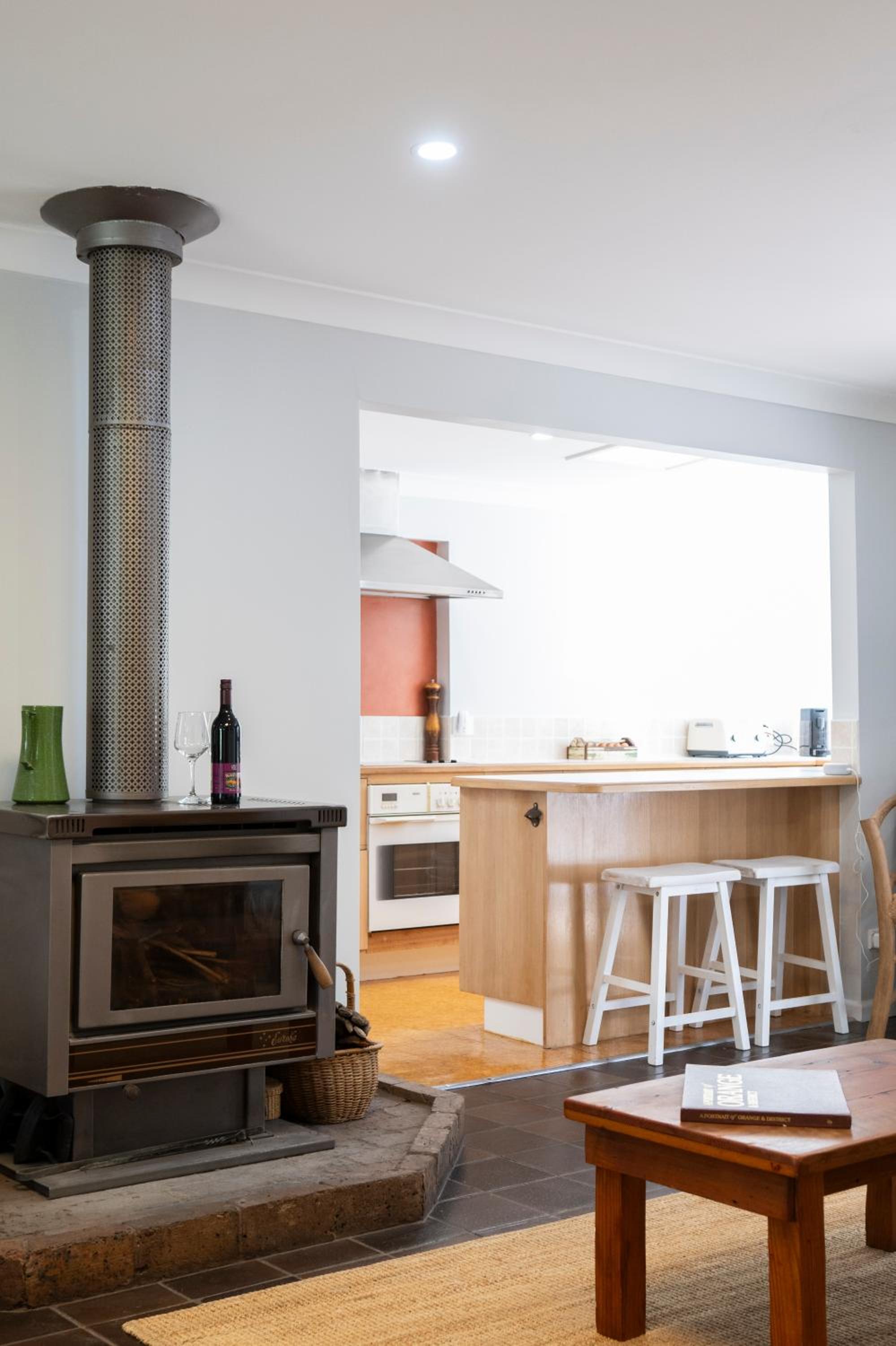 Meadowbrook Lodge Orange - Peaceful country getaway, walk to nearest cellar door, mins drive from 10 wineries & 2 hatted restaurants