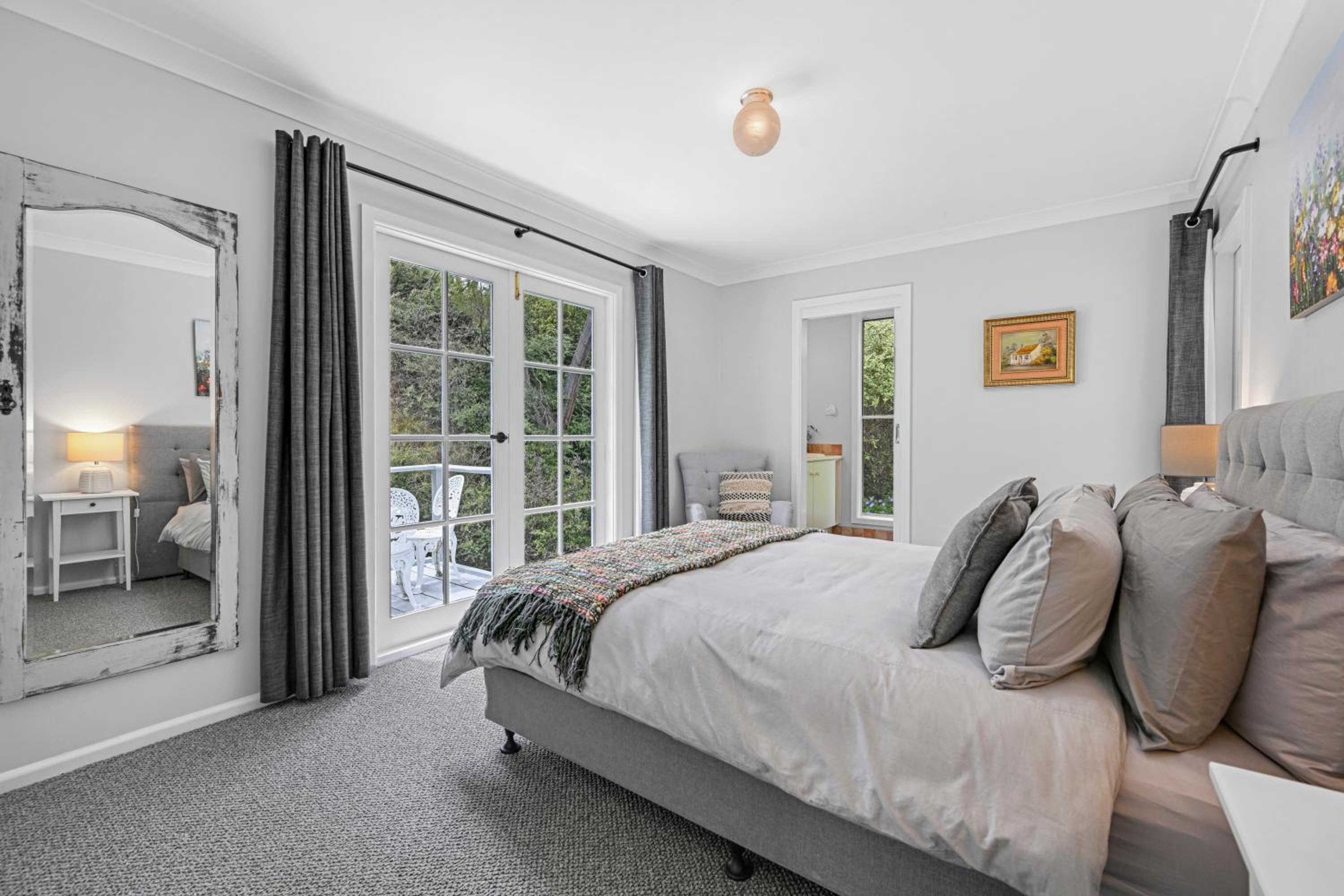 Meadowbrook Lodge Orange - Peaceful country getaway, walk to nearest cellar door, mins drive from 10 wineries & 2 hatted restaurants