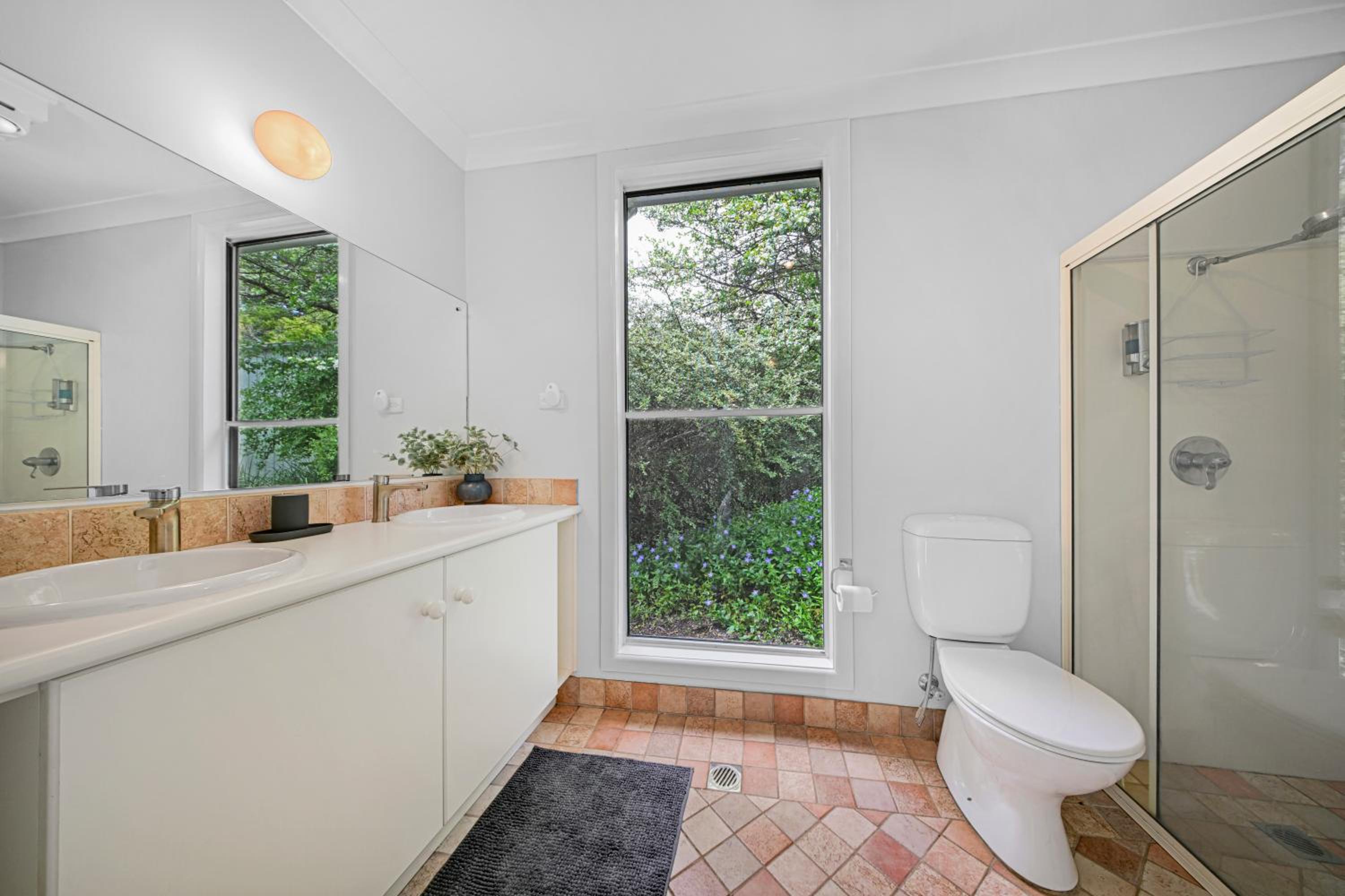Meadowbrook Lodge Orange - Peaceful country getaway, walk to nearest cellar door, mins drive from 10 wineries & 2 hatted restaurants