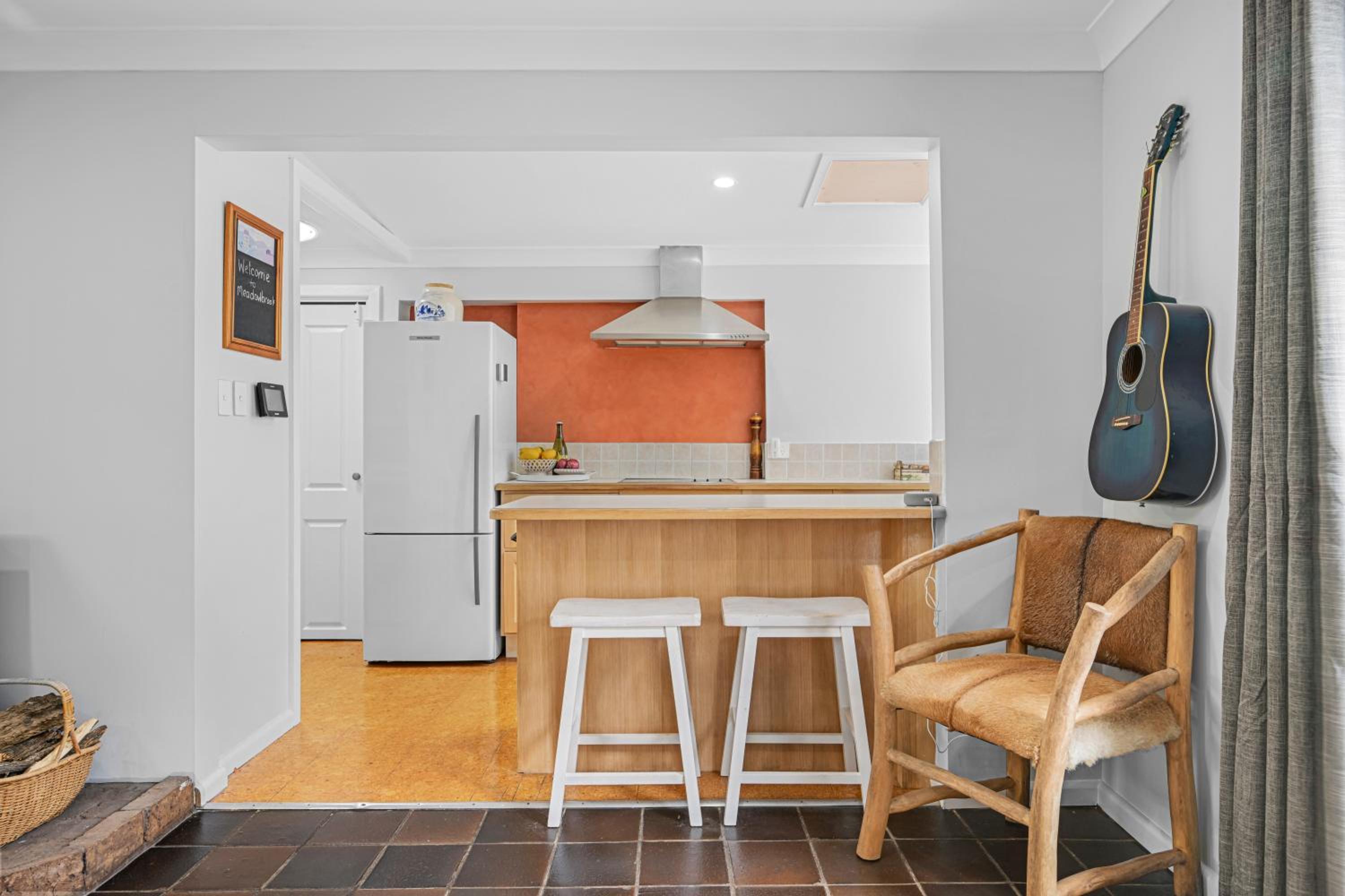 Meadowbrook Lodge Orange - Peaceful country getaway, walk to nearest cellar door, mins drive from 10 wineries & 2 hatted restaurants