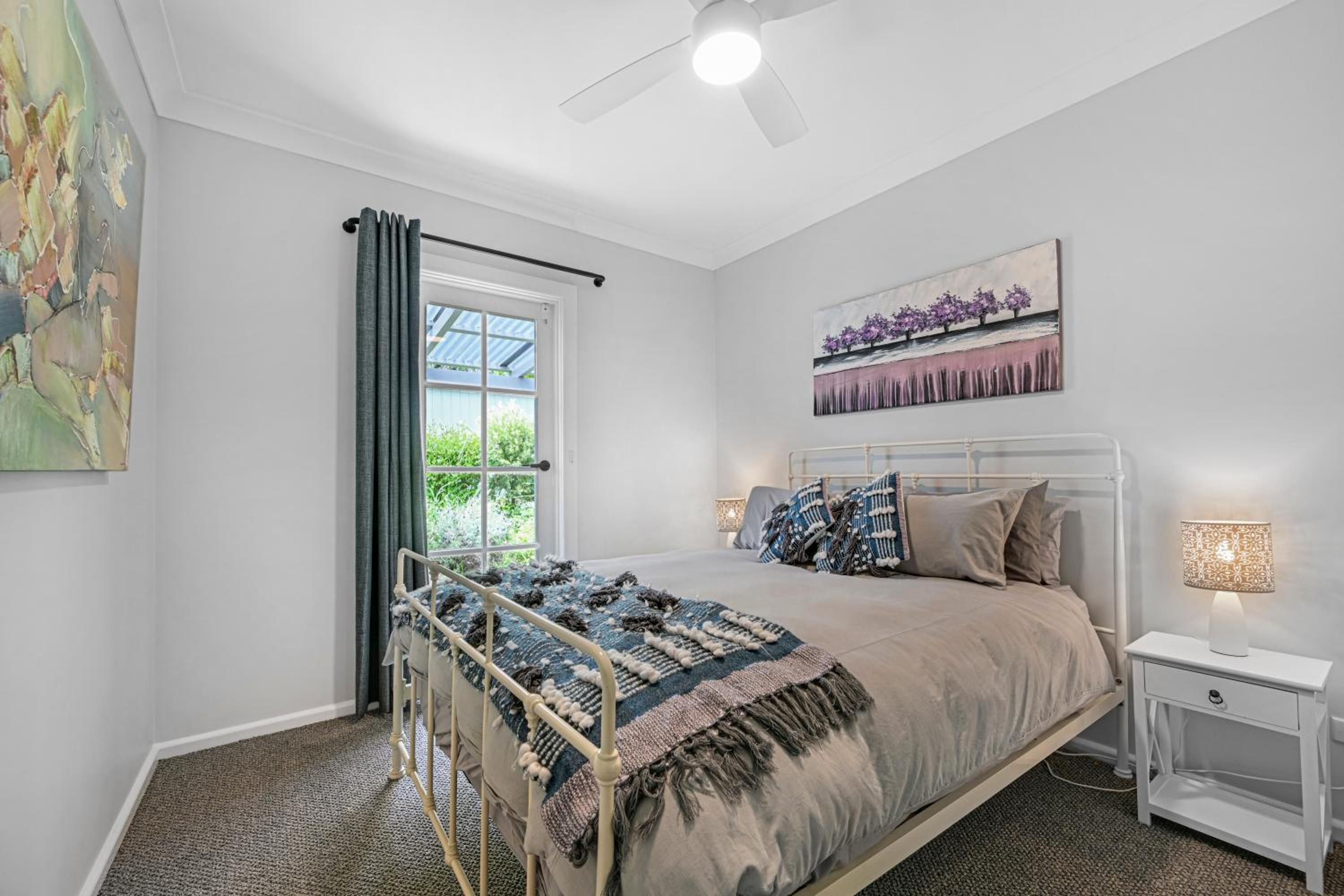 Meadowbrook Lodge Orange - Peaceful country getaway, walk to nearest cellar door, mins drive from 10 wineries & 2 hatted restaurants