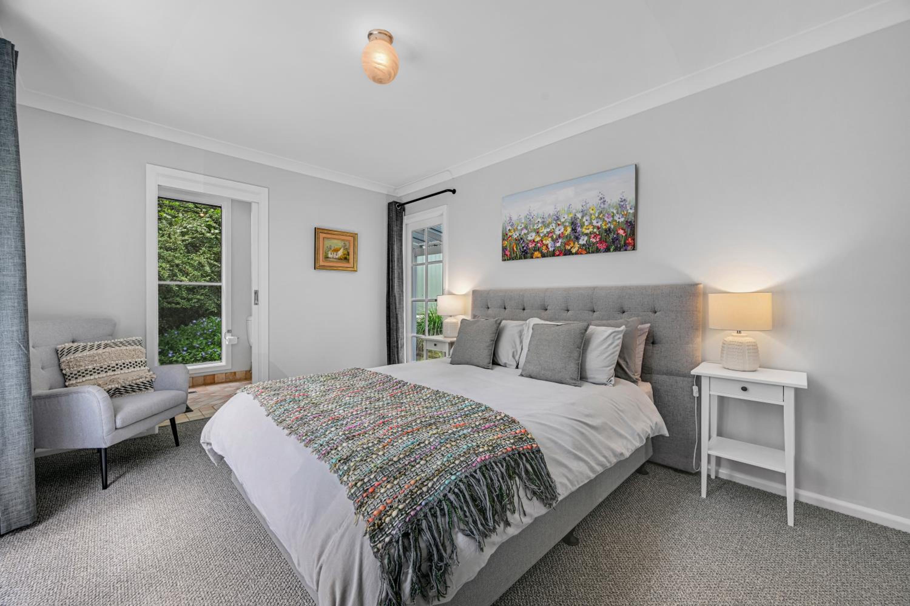 Meadowbrook Lodge Orange - Peaceful country getaway, walk to nearest cellar door, mins drive from 10 wineries & 2 hatted restaurants