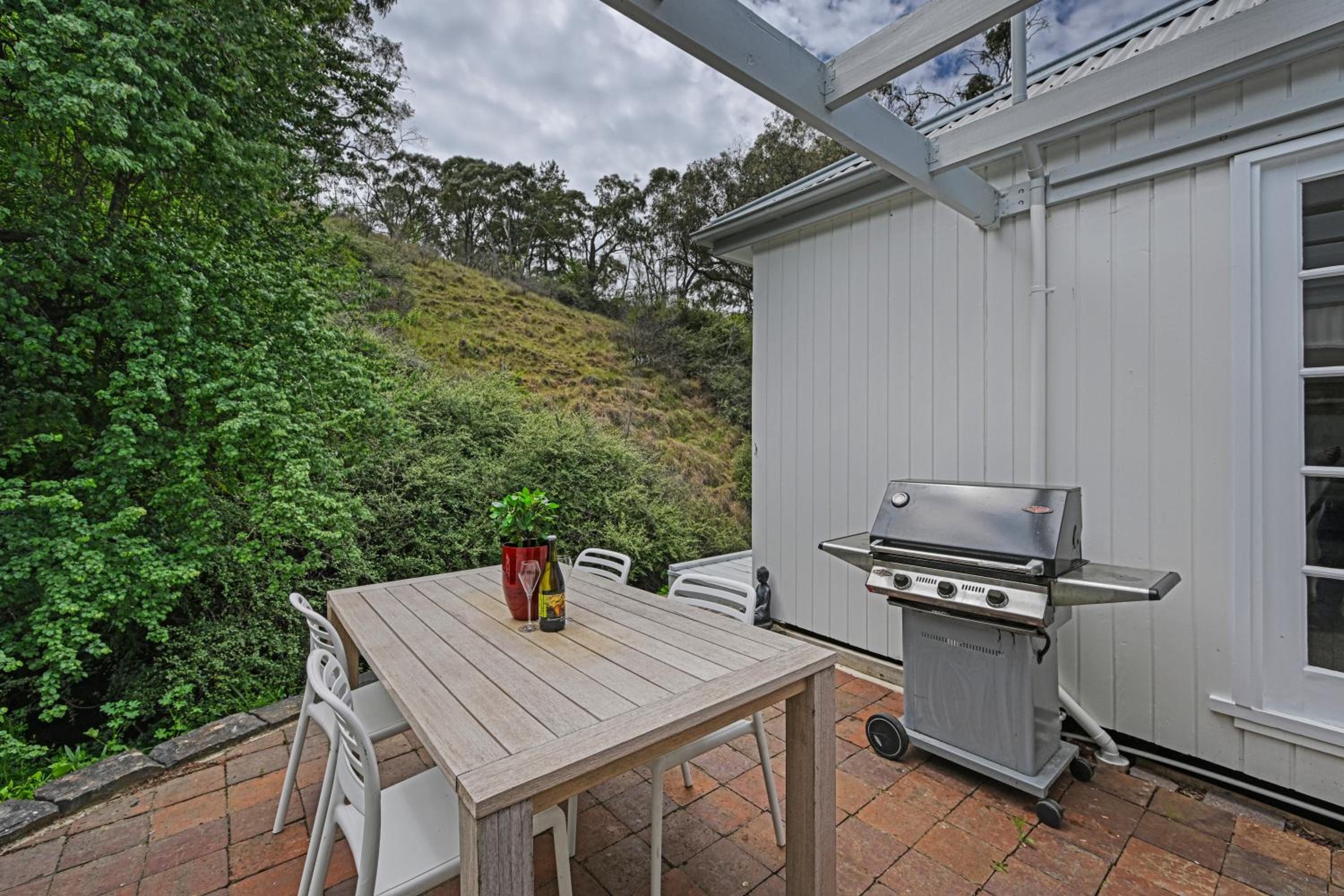 Meadowbrook Lodge Orange - Peaceful country getaway, walk to nearest cellar door, mins drive from 10 wineries & 2 hatted restaurants
