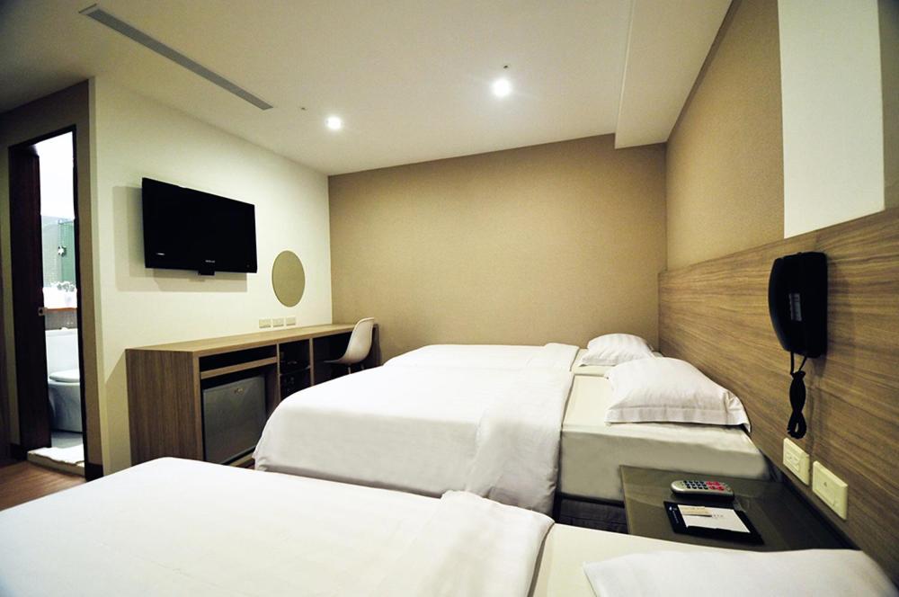 The Riverside Hotel International