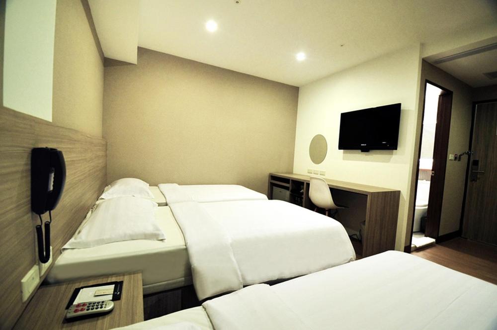 The Riverside Hotel International