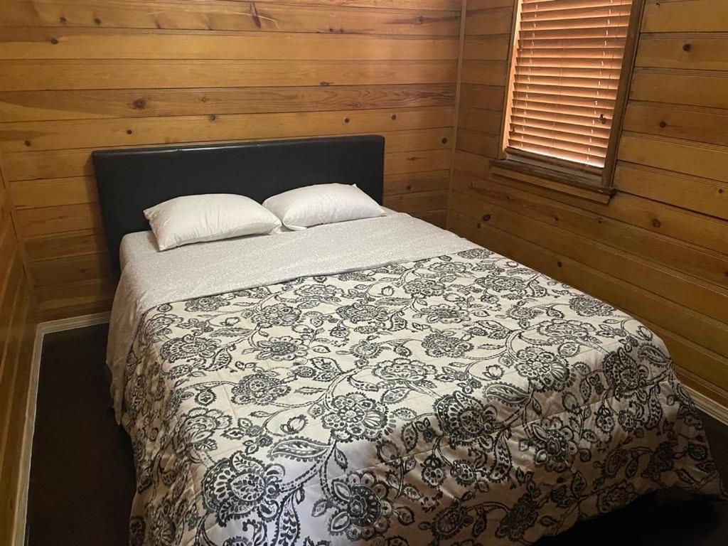 Cabin near Bolder Bay Lake and Village