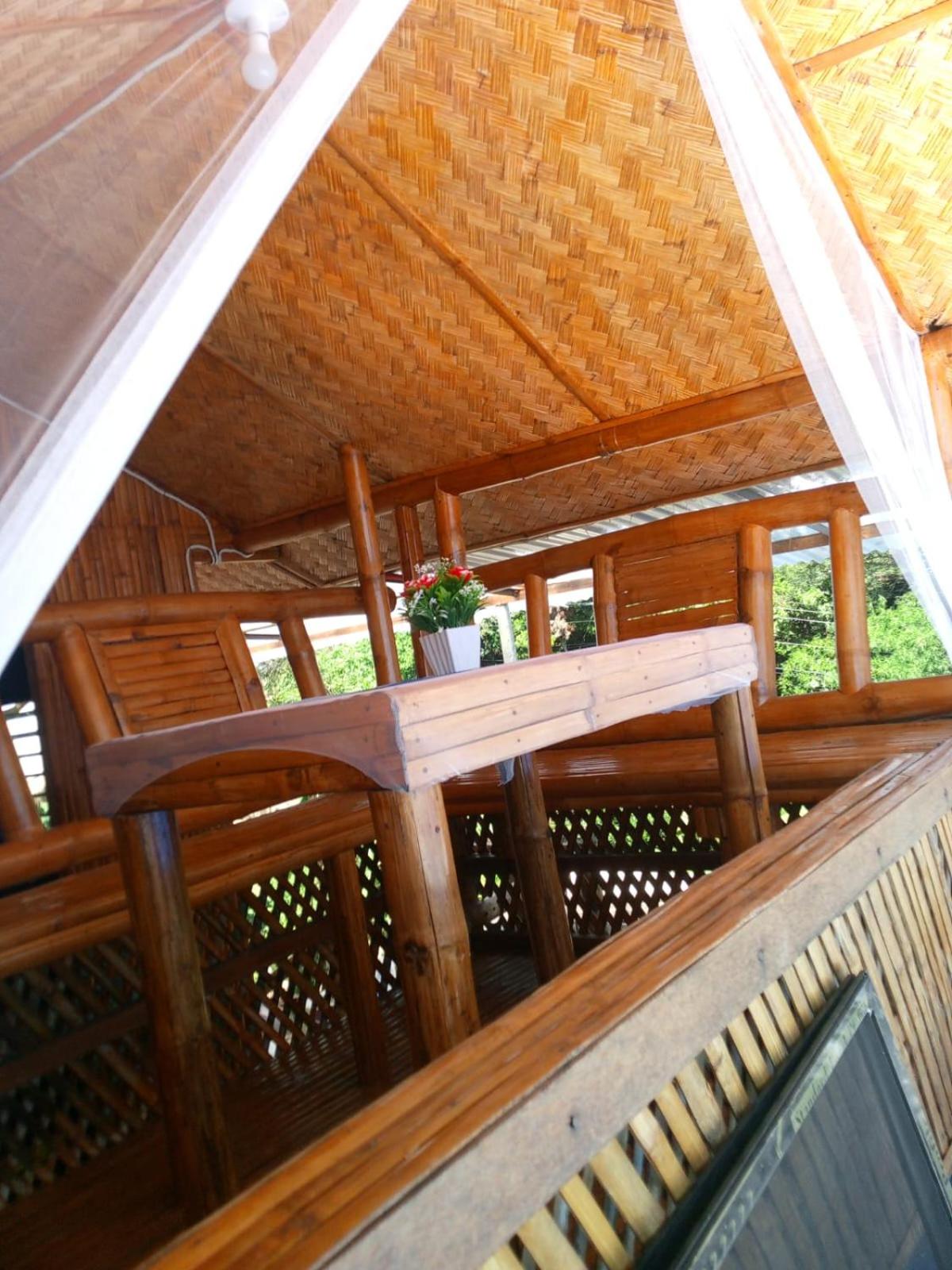 Charming seaview chalet with AC, kitchen, downtown view 2