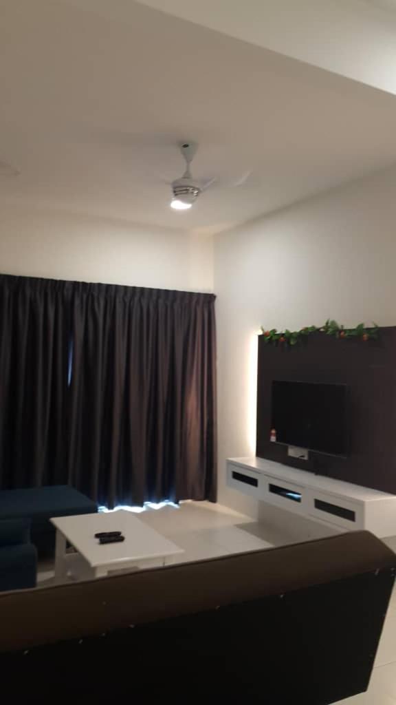 Cameron ZenO Suite photo 4